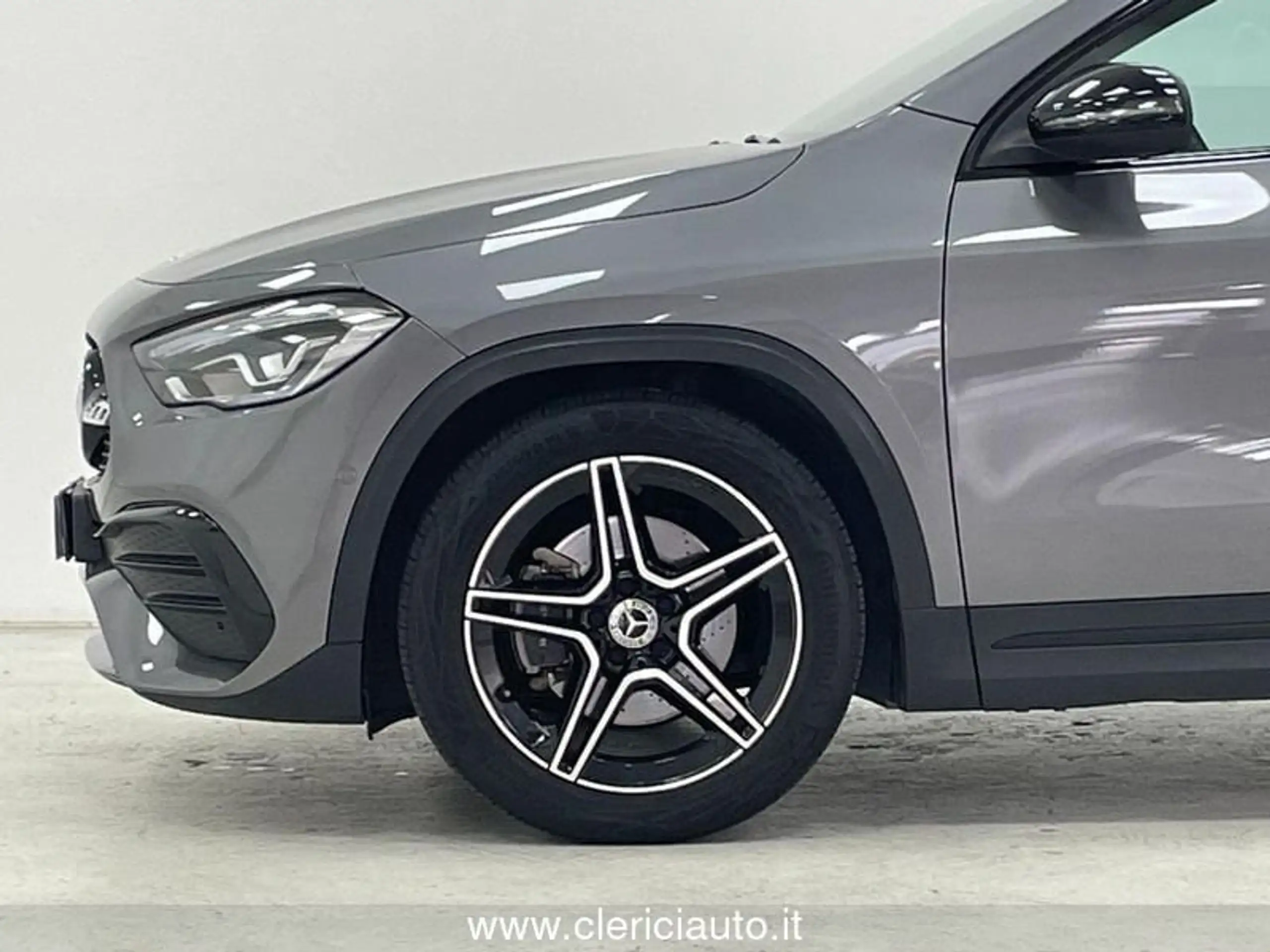 Mercedes-Benz - GLA 200