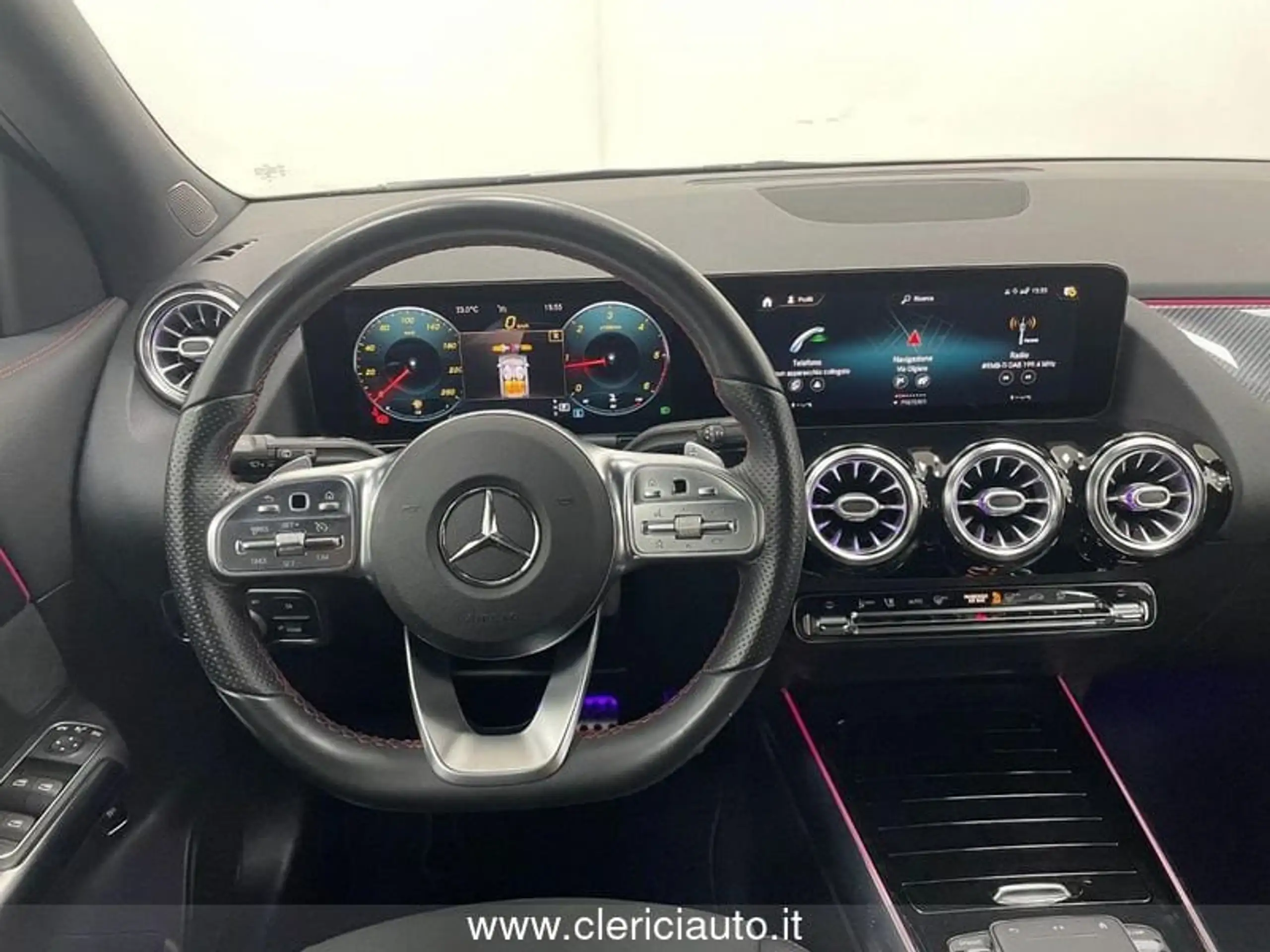 Mercedes-Benz - GLA 200