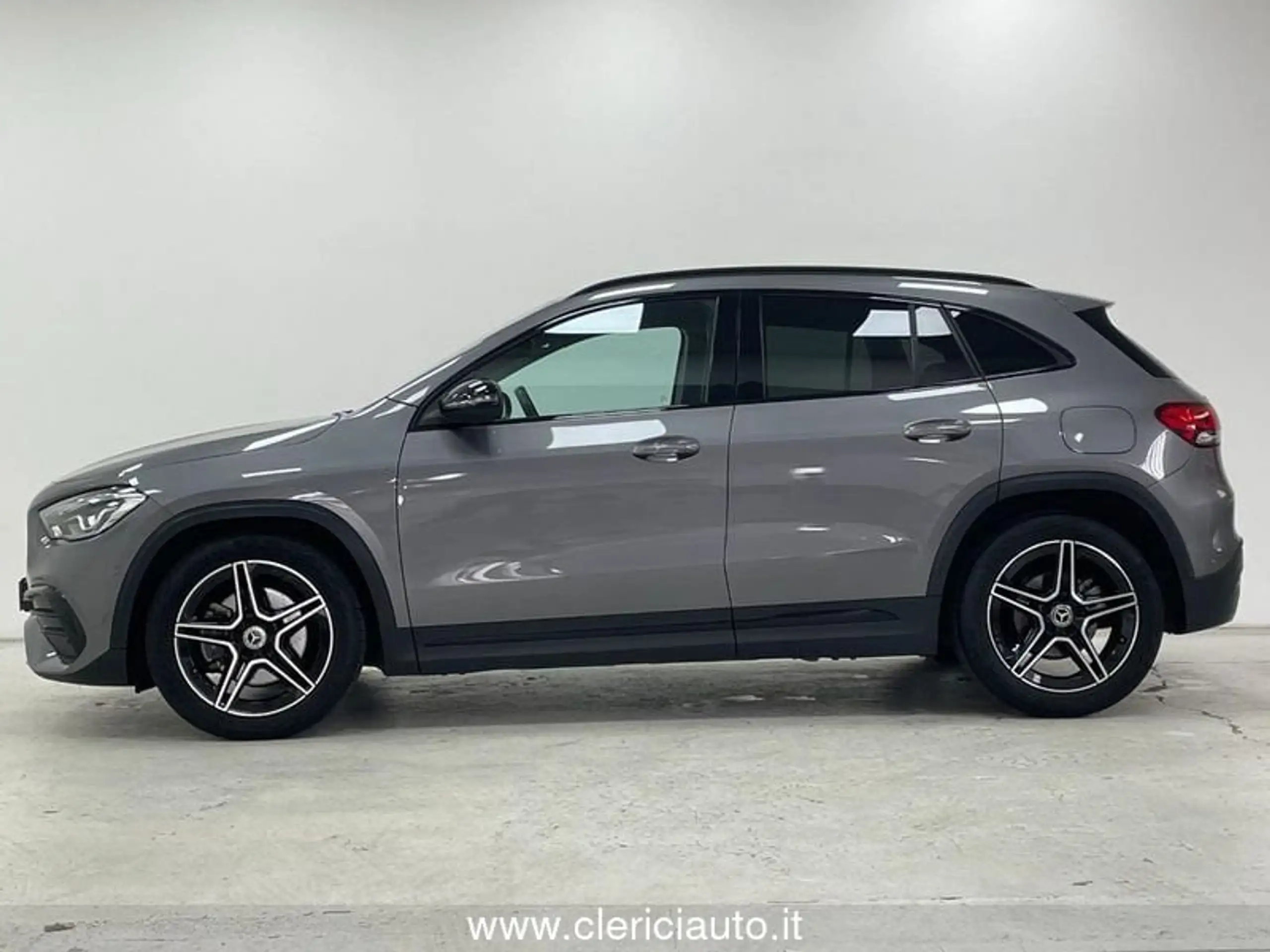 Mercedes-Benz - GLA 200