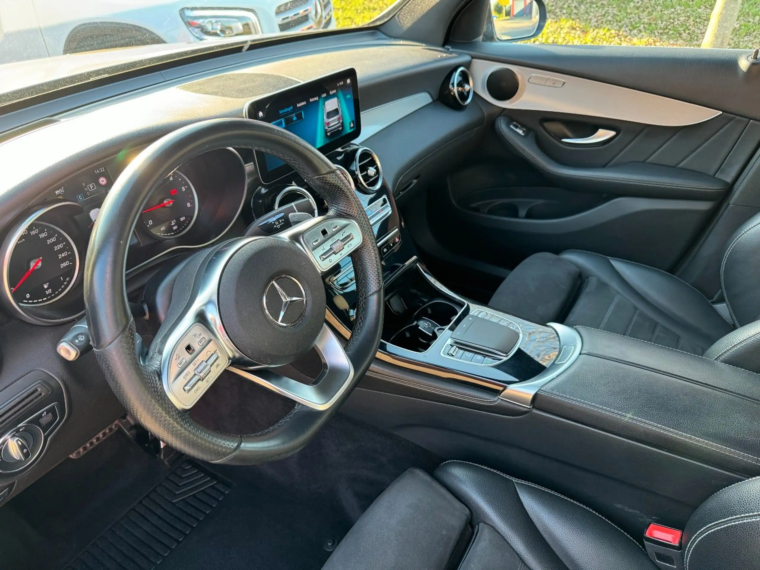 Mercedes-Benz - GLC 220