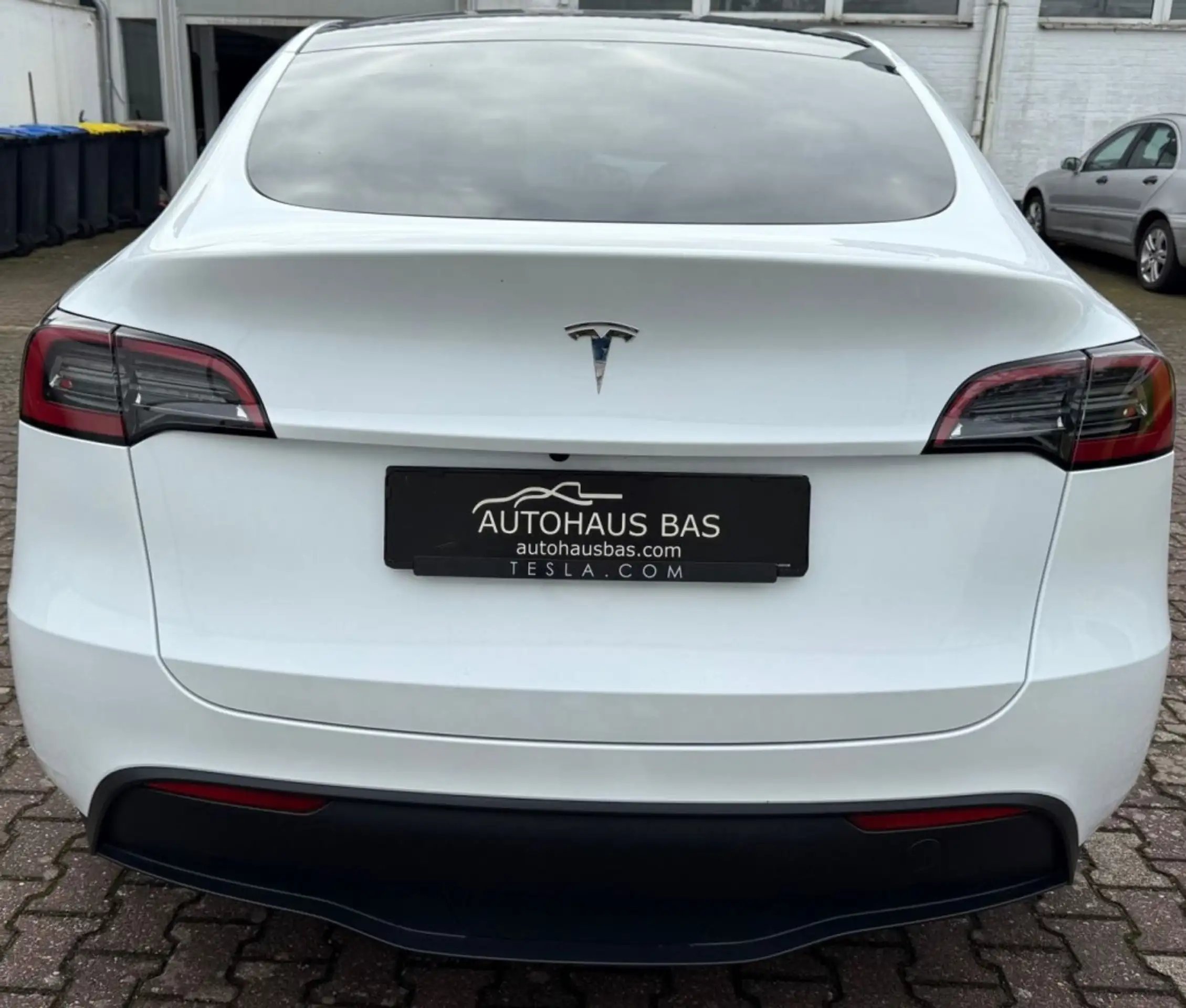 Tesla - Model Y