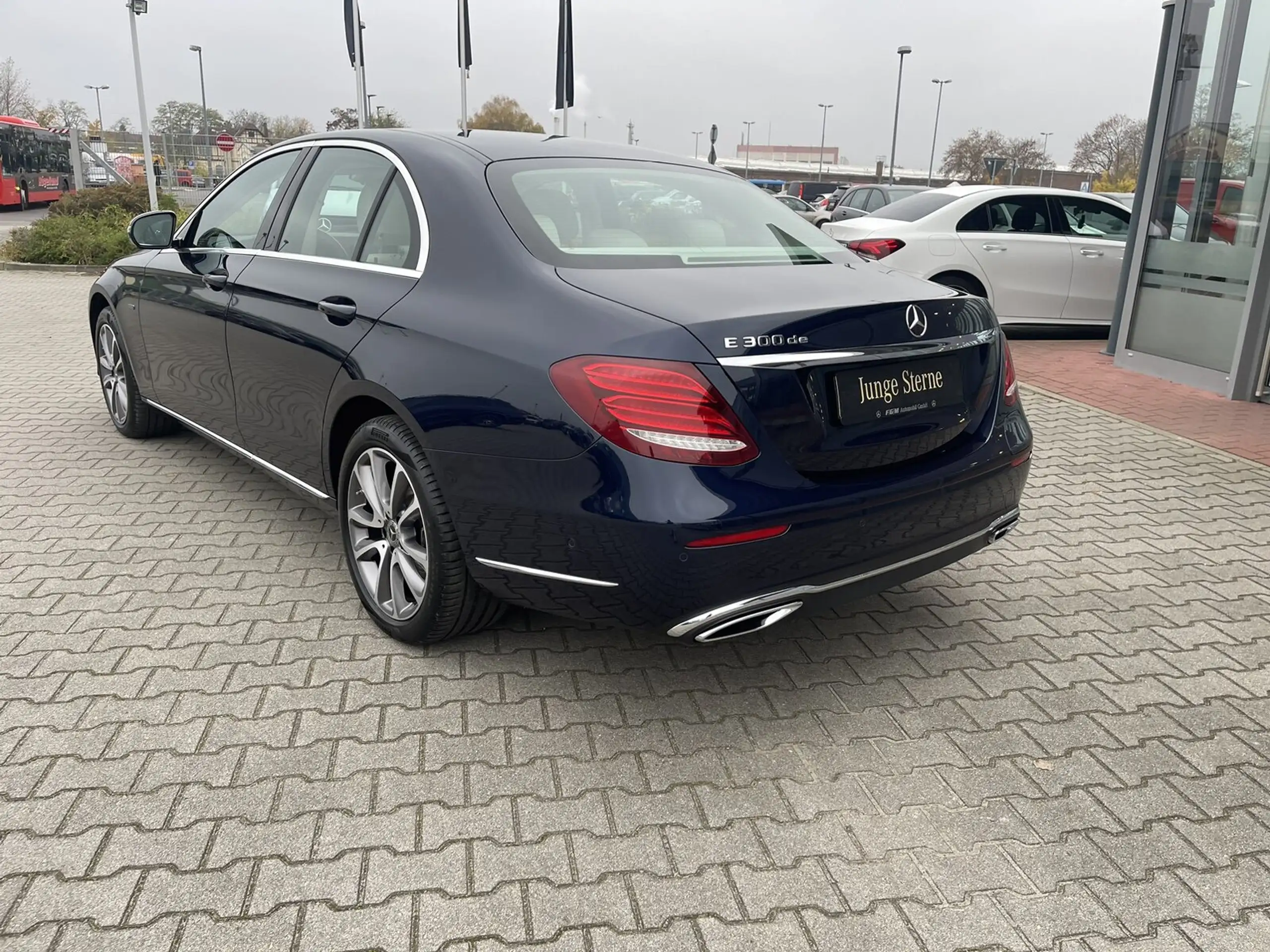 Mercedes-Benz - E 300