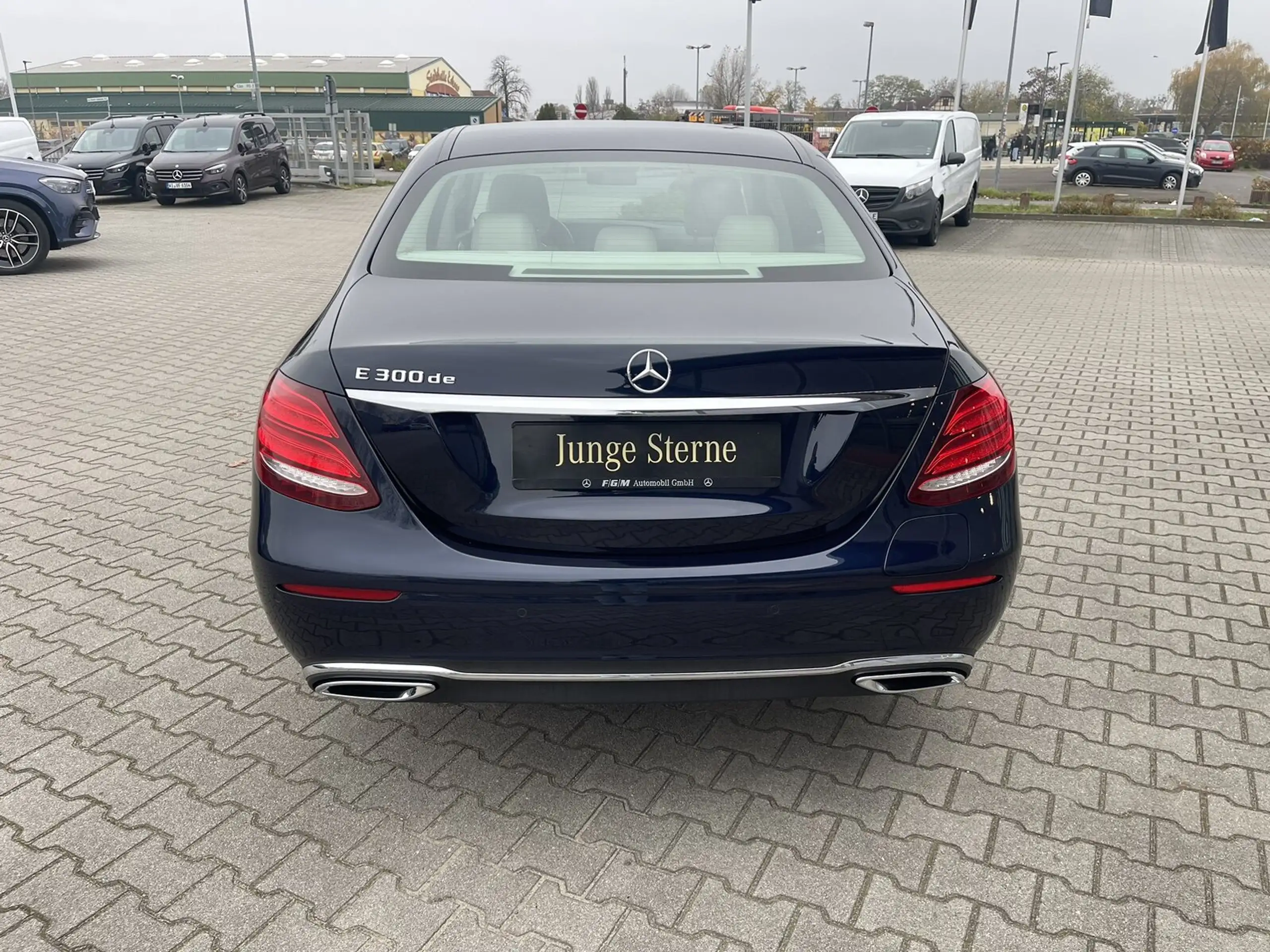 Mercedes-Benz - E 300