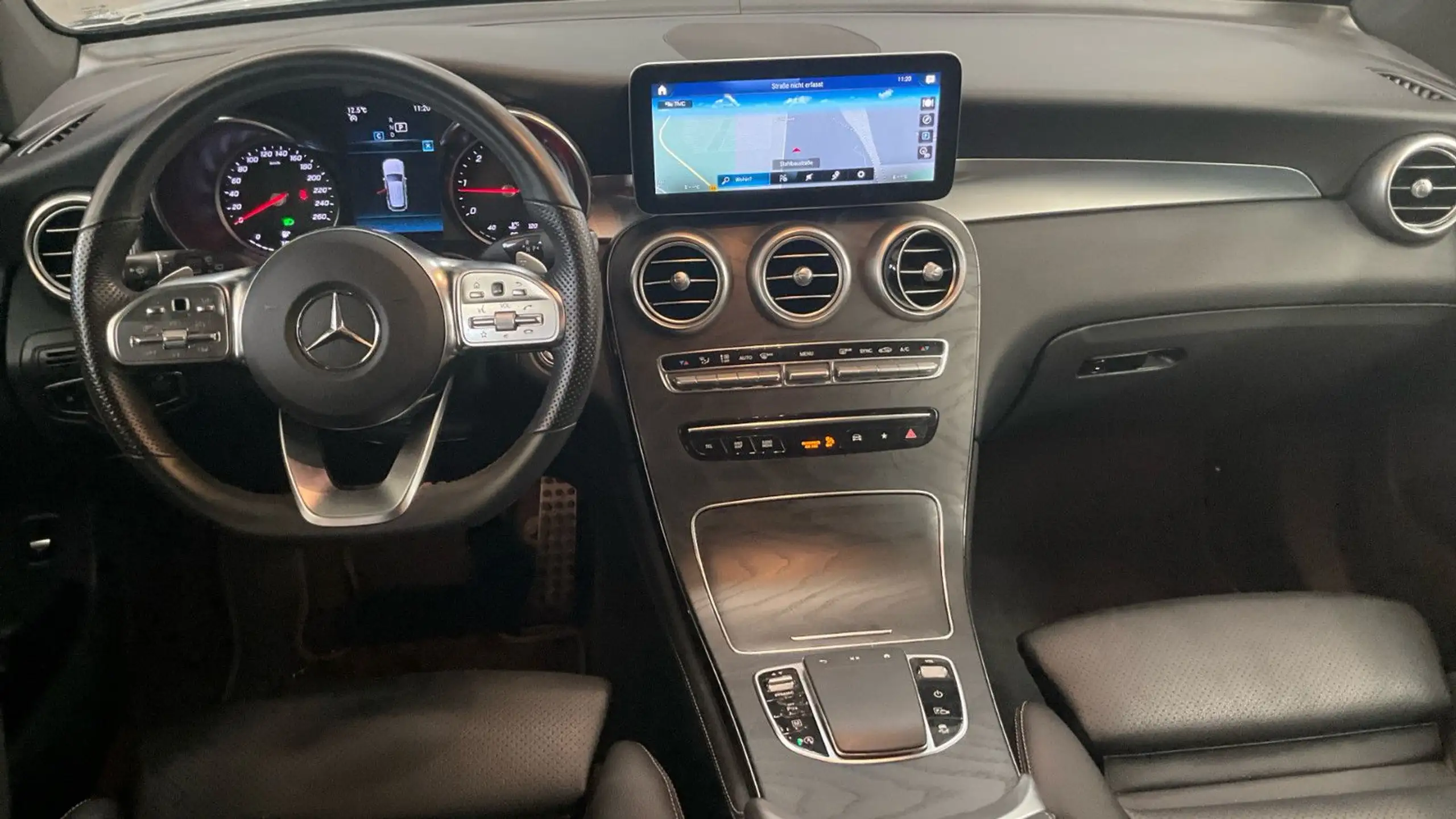 Mercedes-Benz - GLC 220