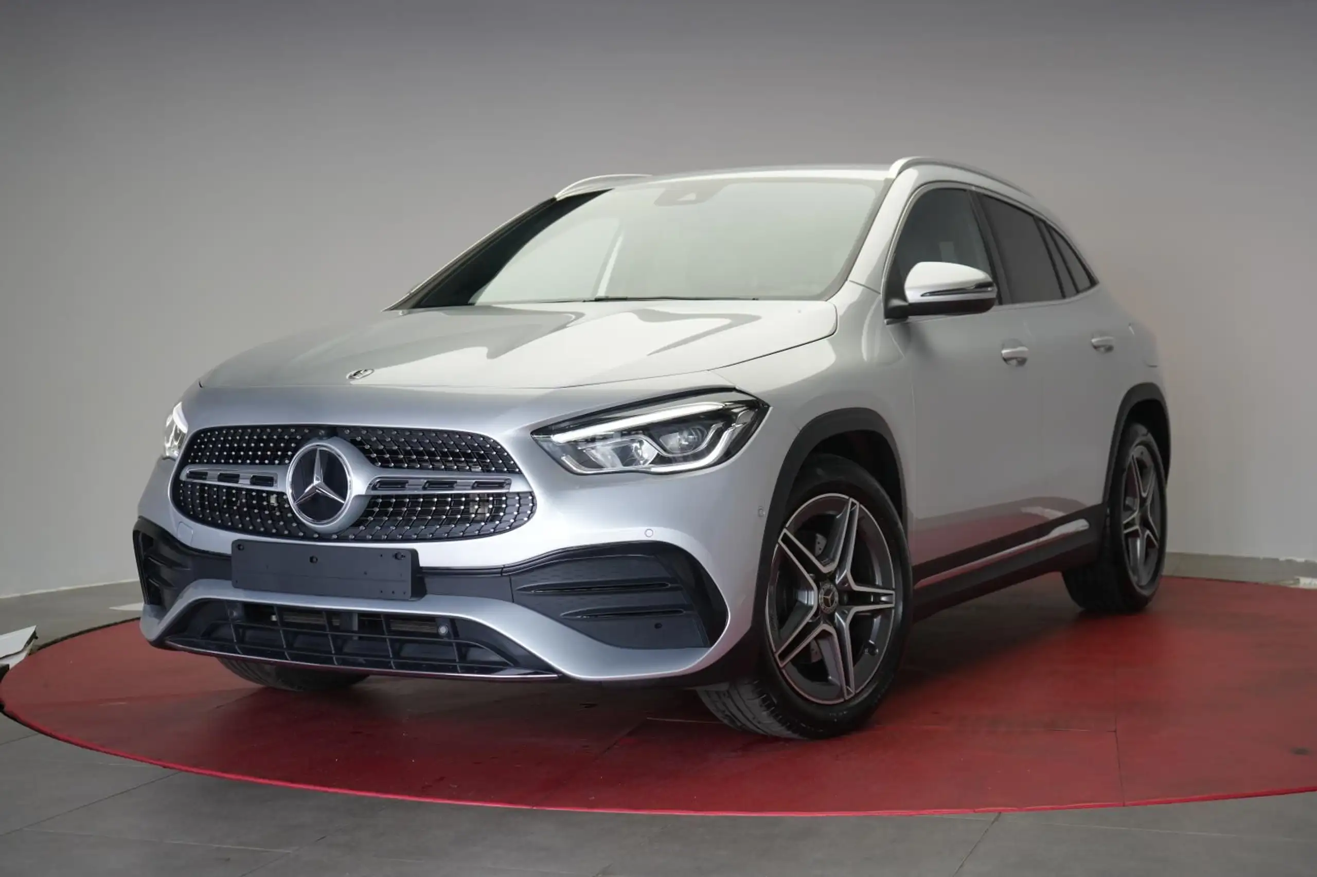 Mercedes-Benz - GLA 200