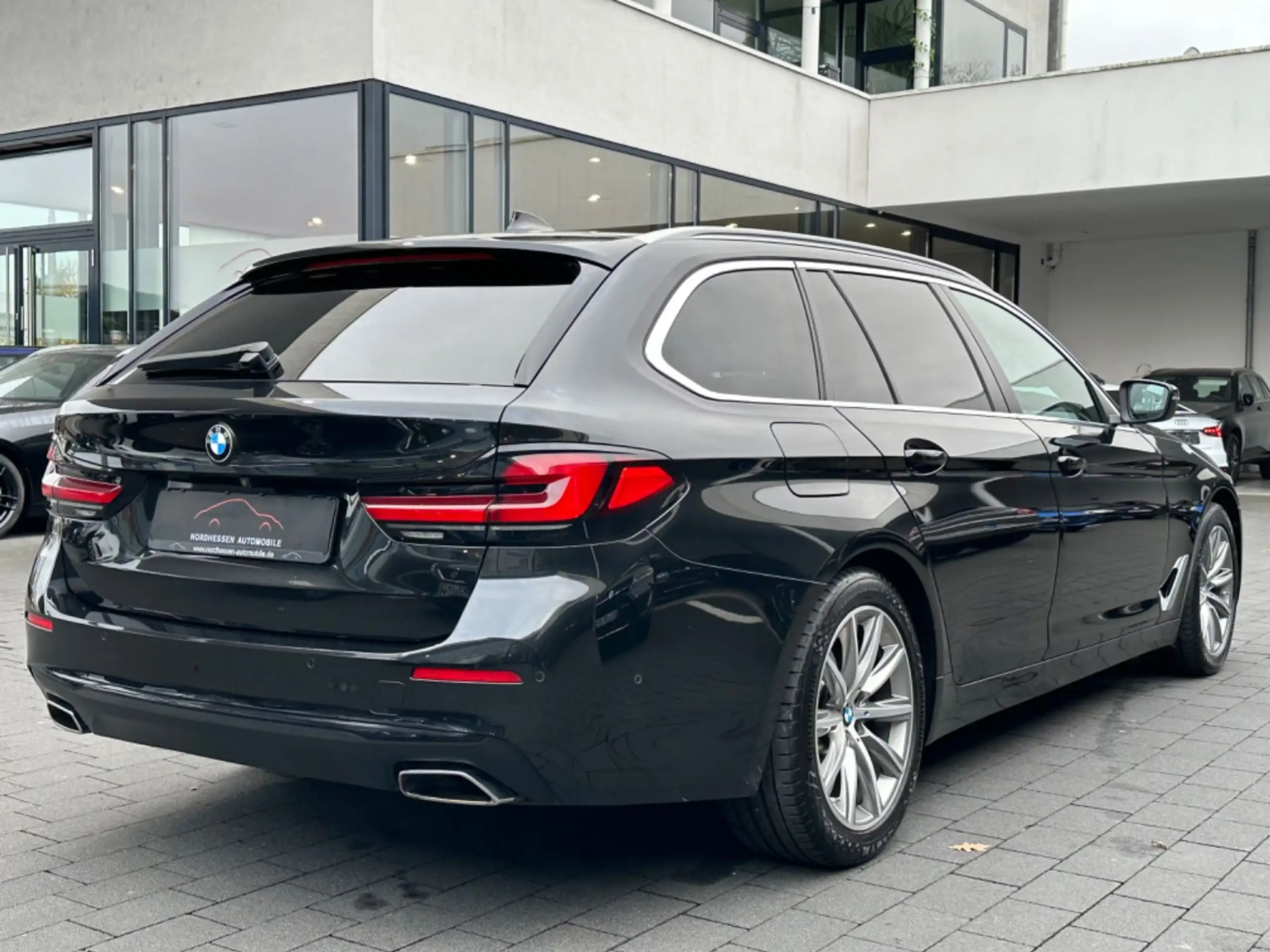 BMW - 530