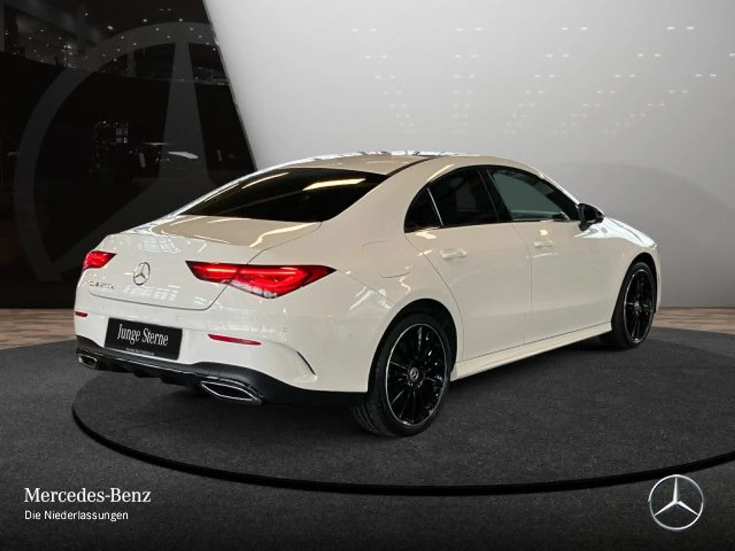 Mercedes-Benz - CLA 250