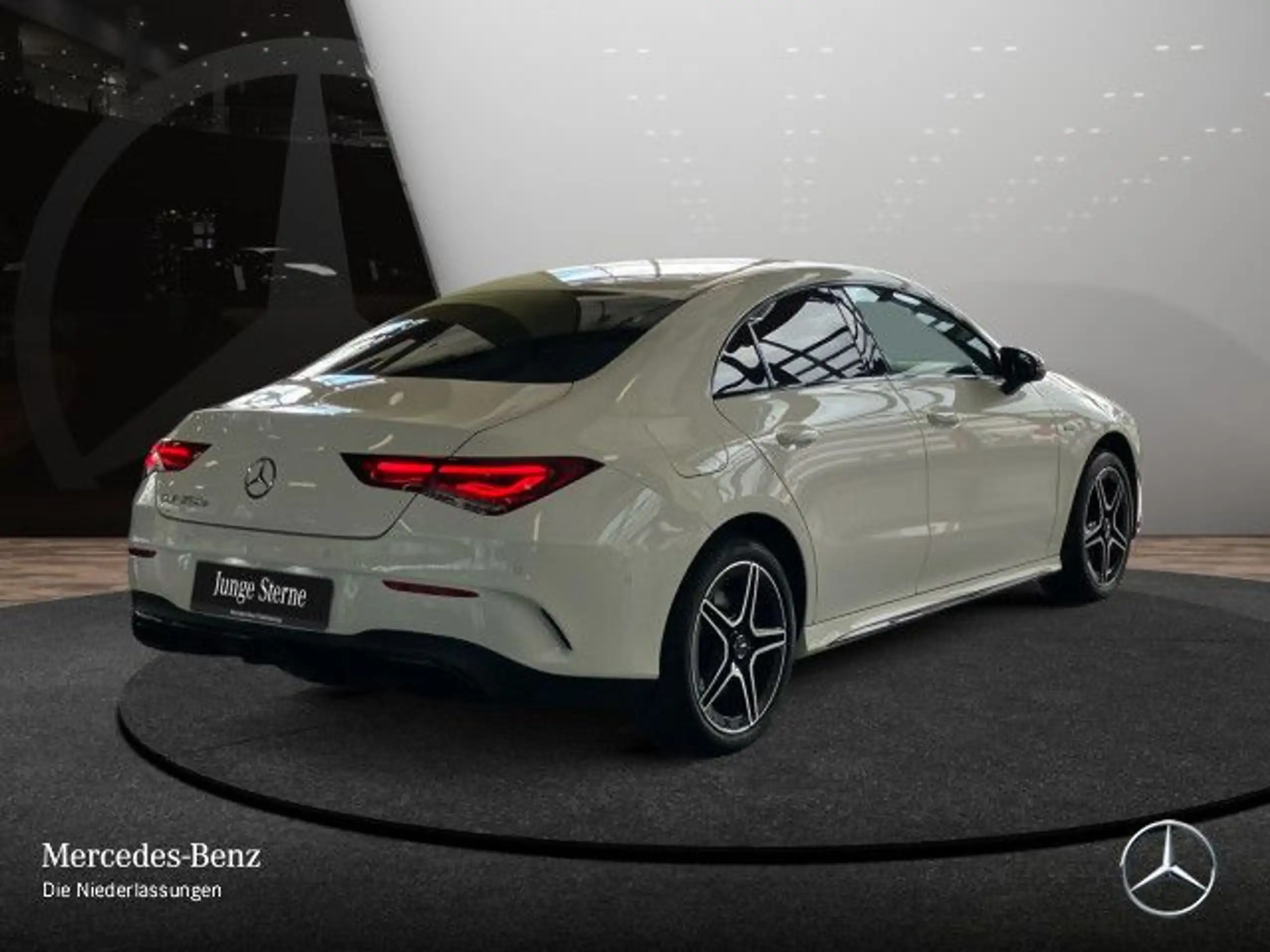 Mercedes-Benz - CLA 250