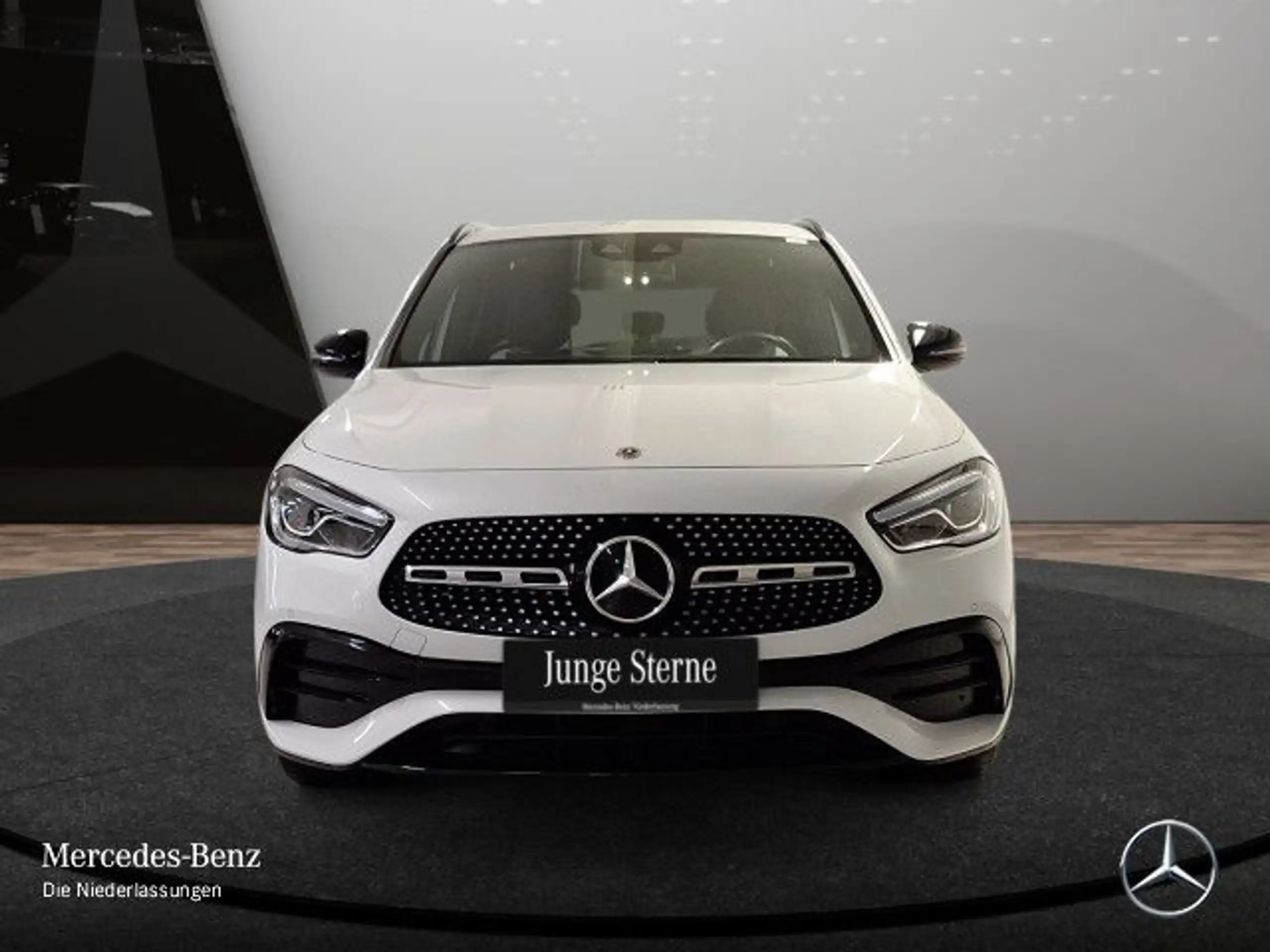 Mercedes-Benz - GLA 200