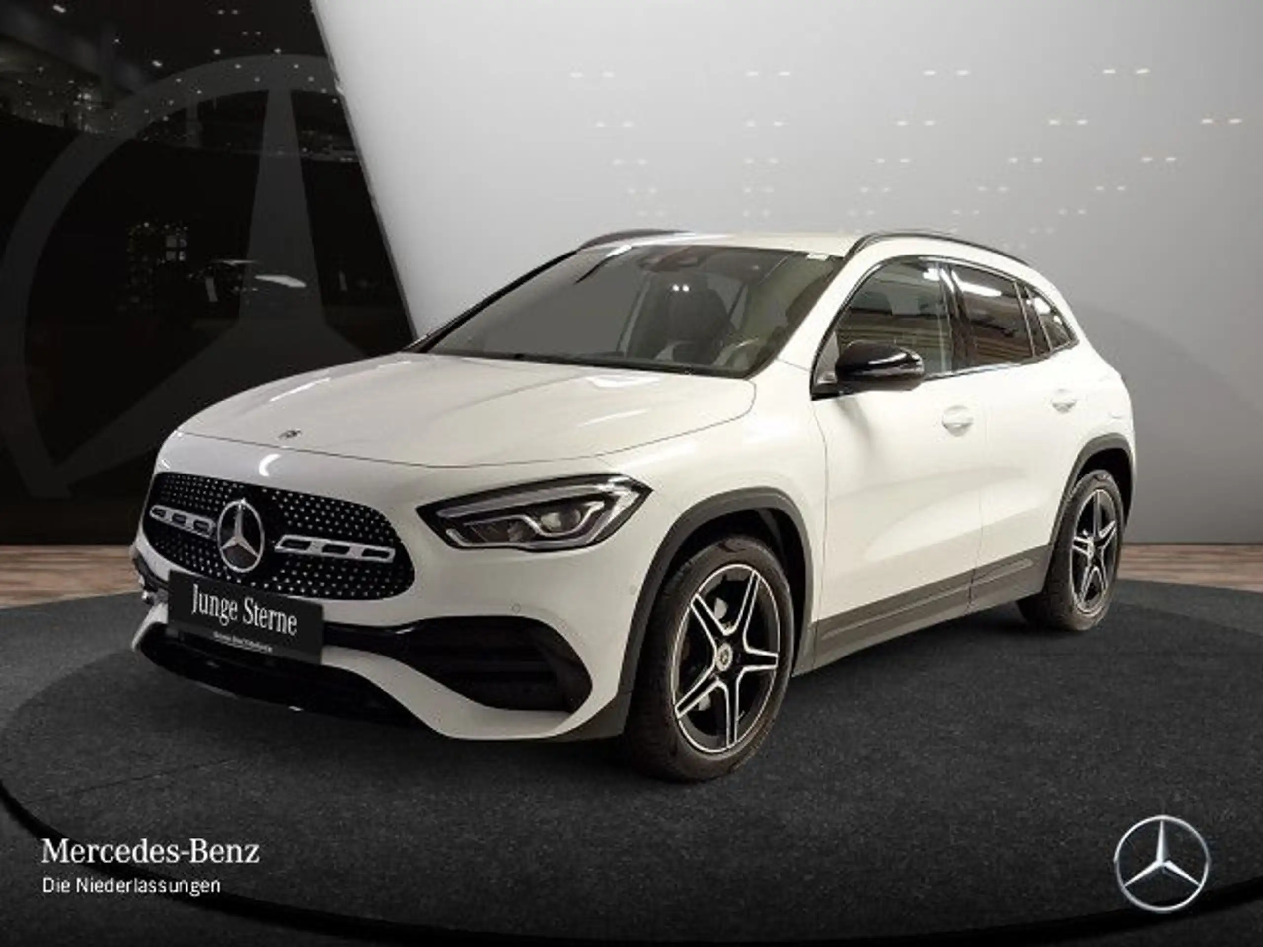 Mercedes-Benz - GLA 200