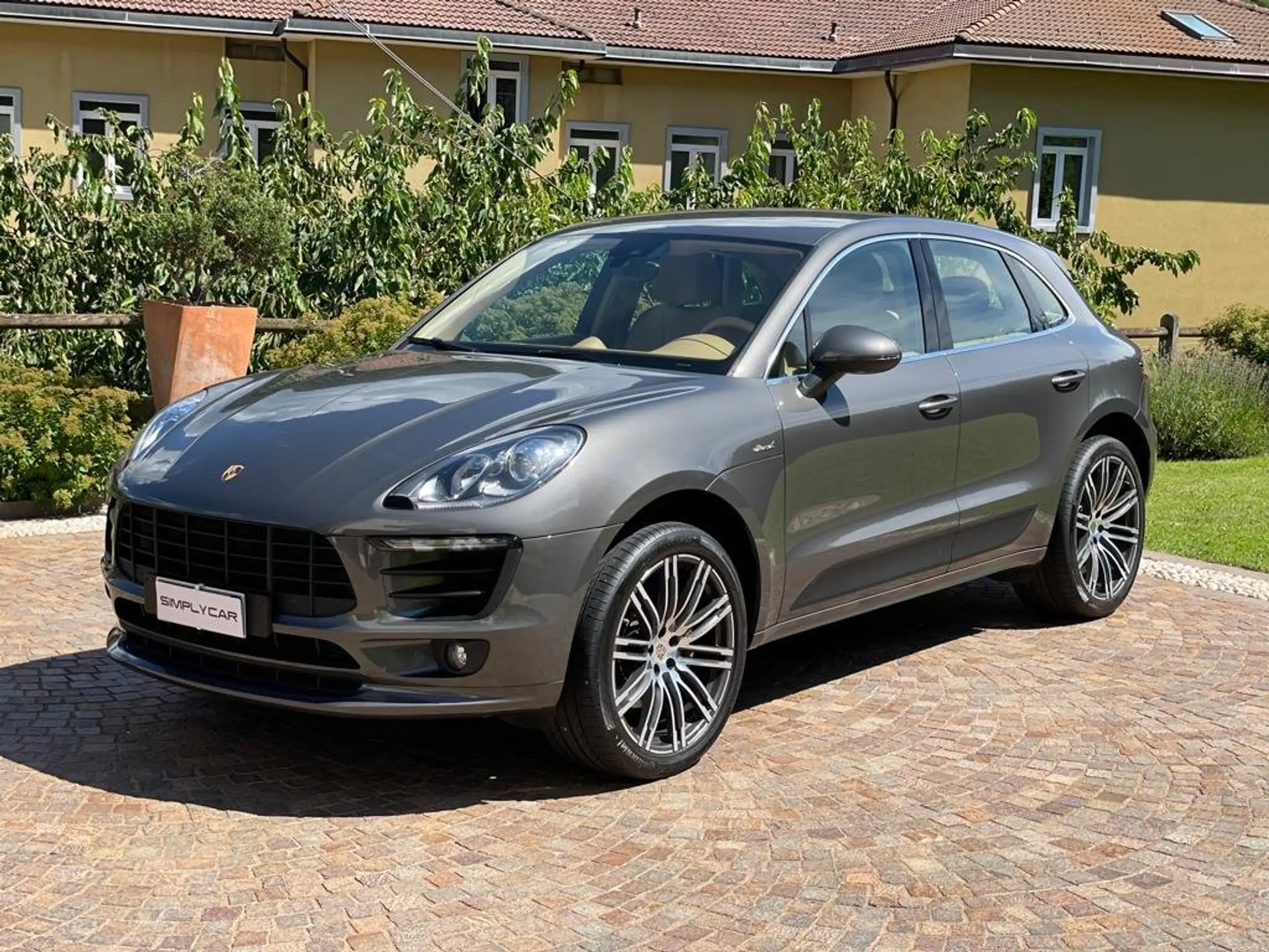 Porsche - Macan