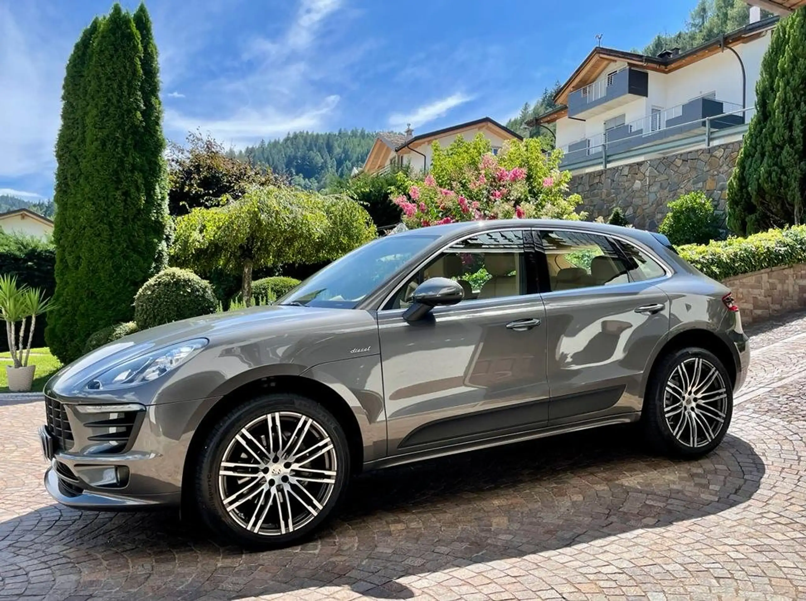 Porsche - Macan