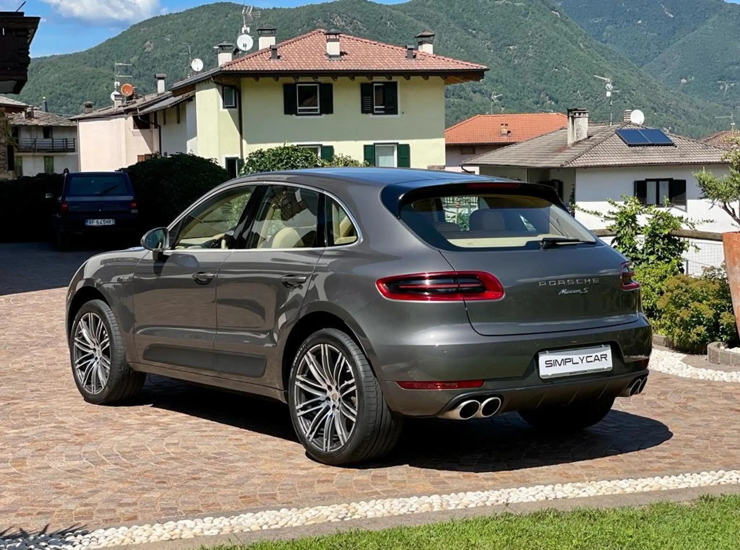 Porsche - Macan