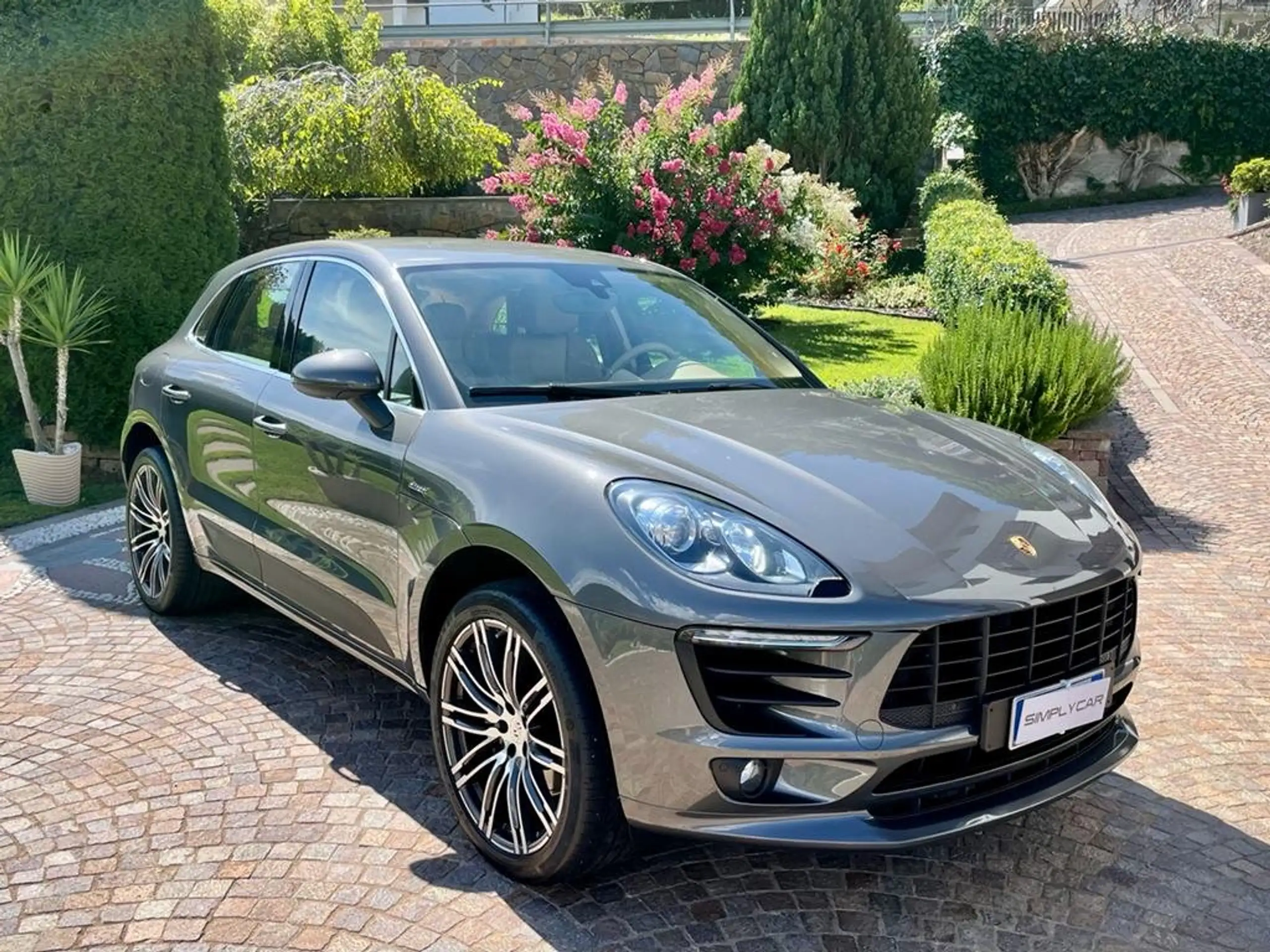 Porsche - Macan