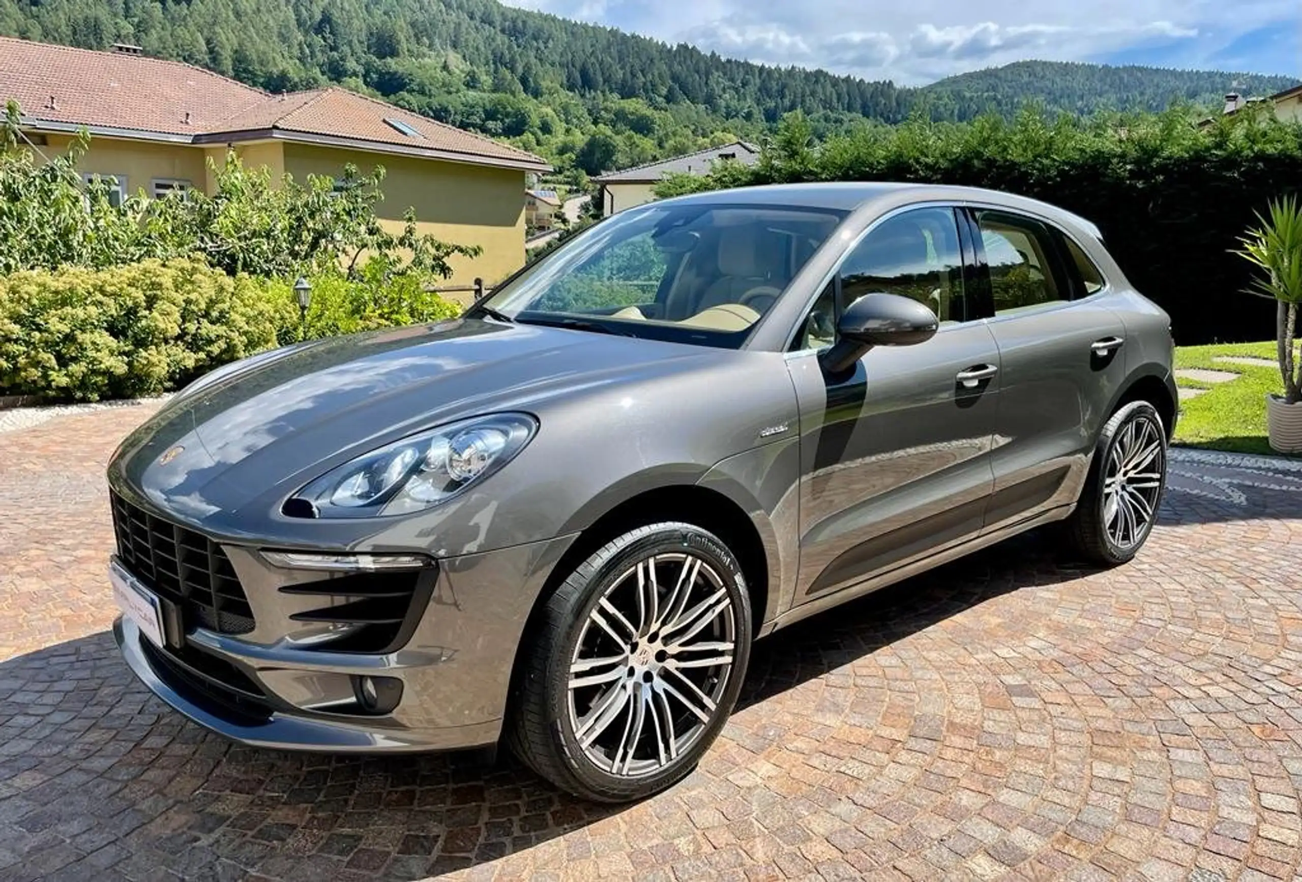 Porsche - Macan