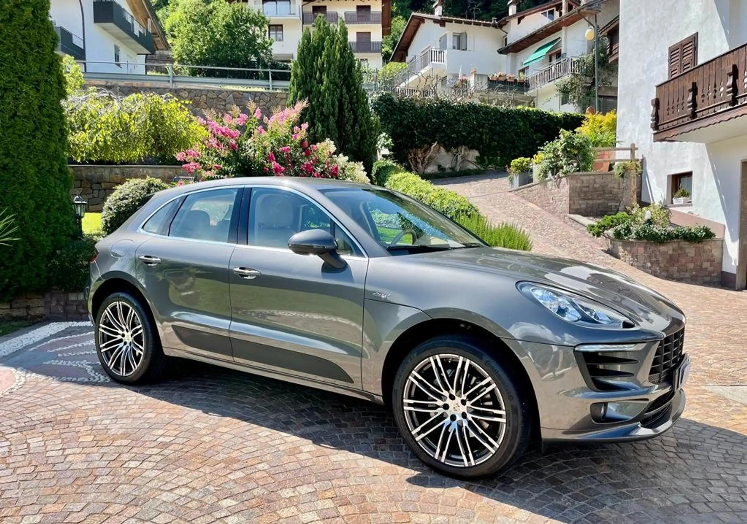 Porsche - Macan