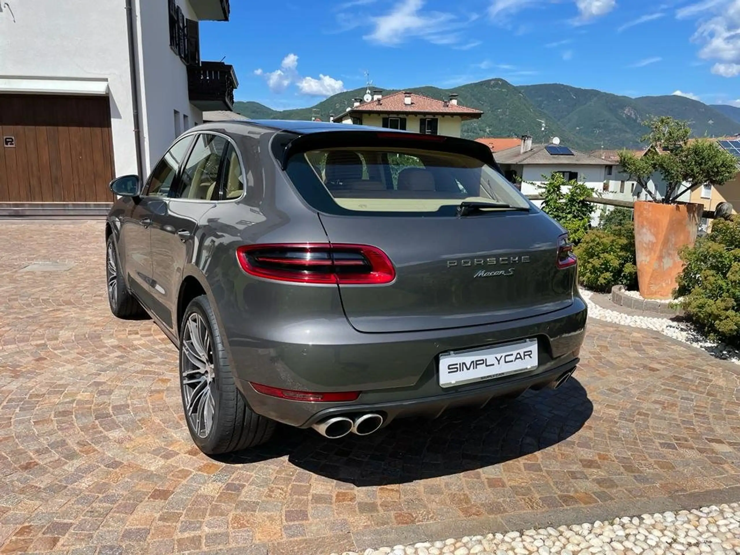 Porsche - Macan