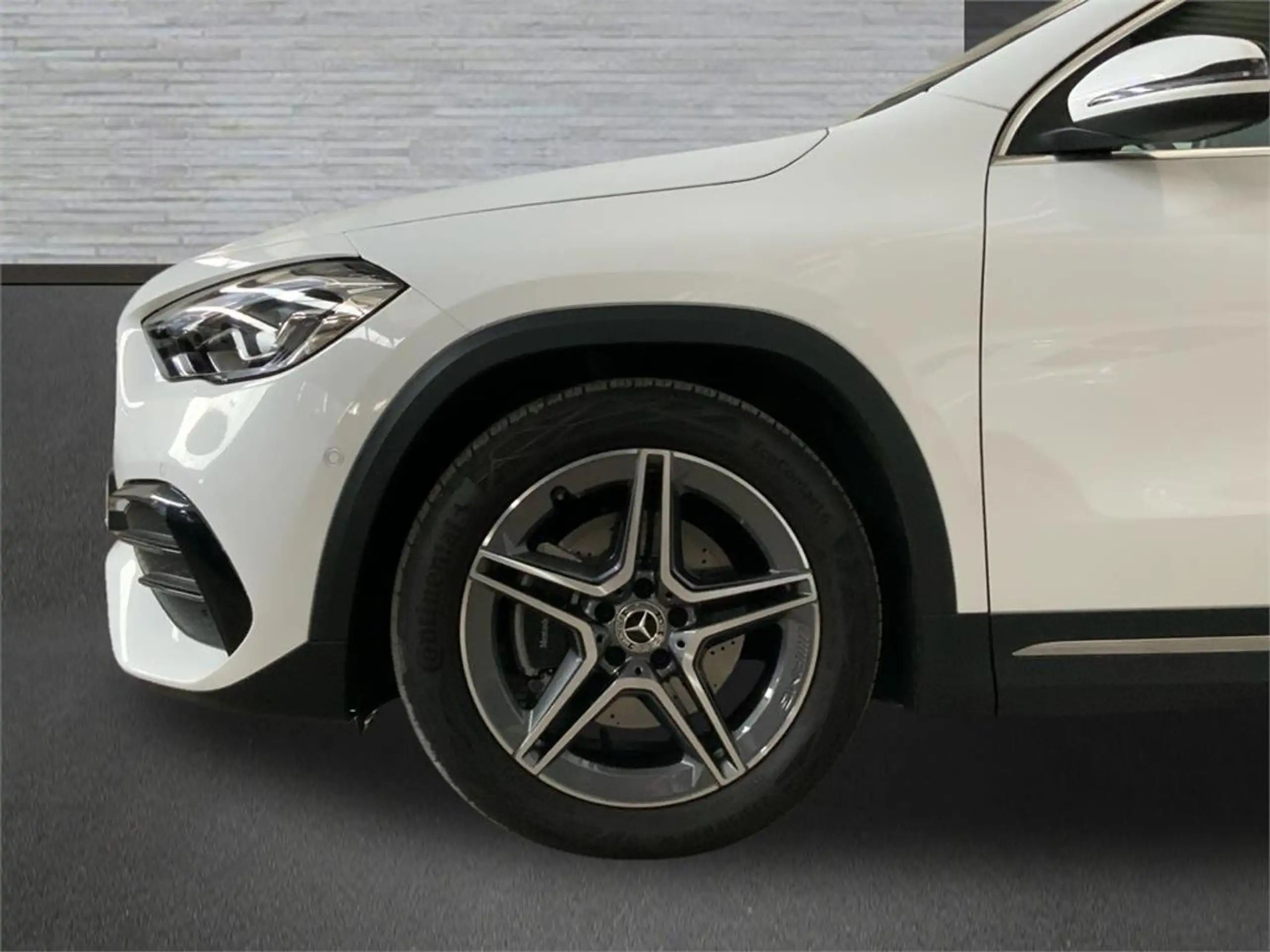 Mercedes-Benz - GLA 200