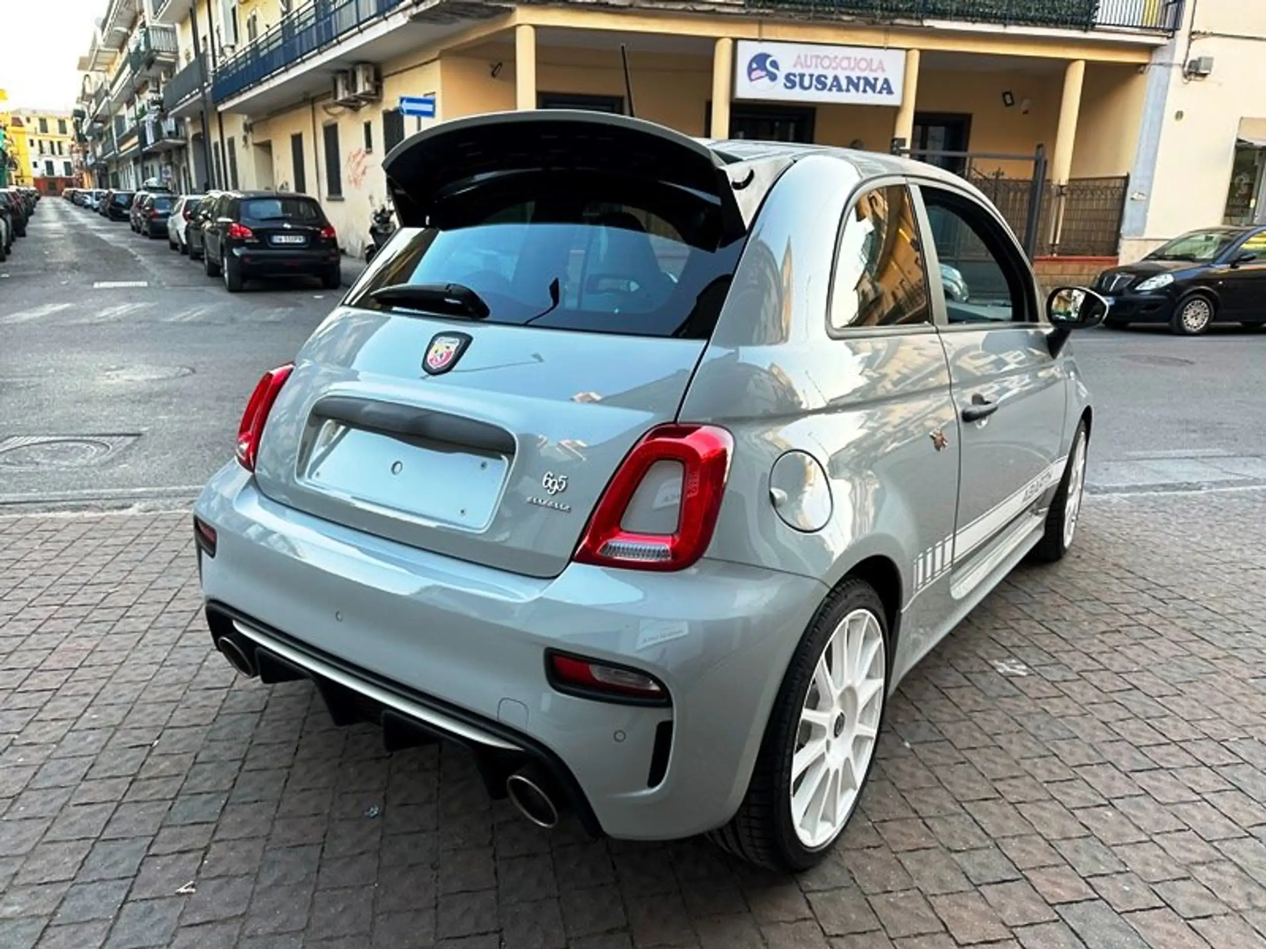 Abarth - 695