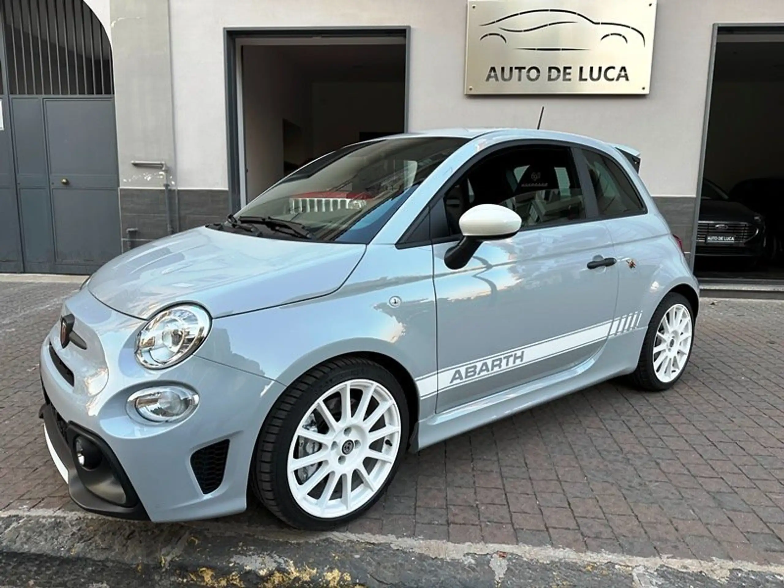 Abarth - 695