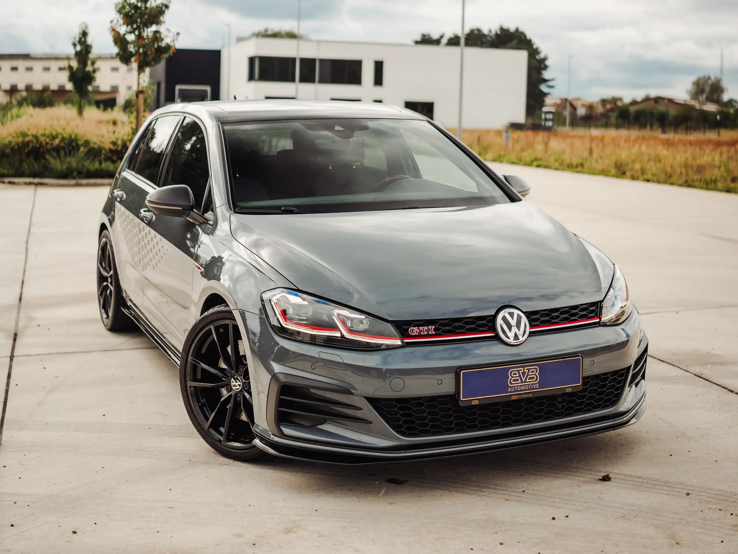 Volkswagen - Golf GTI