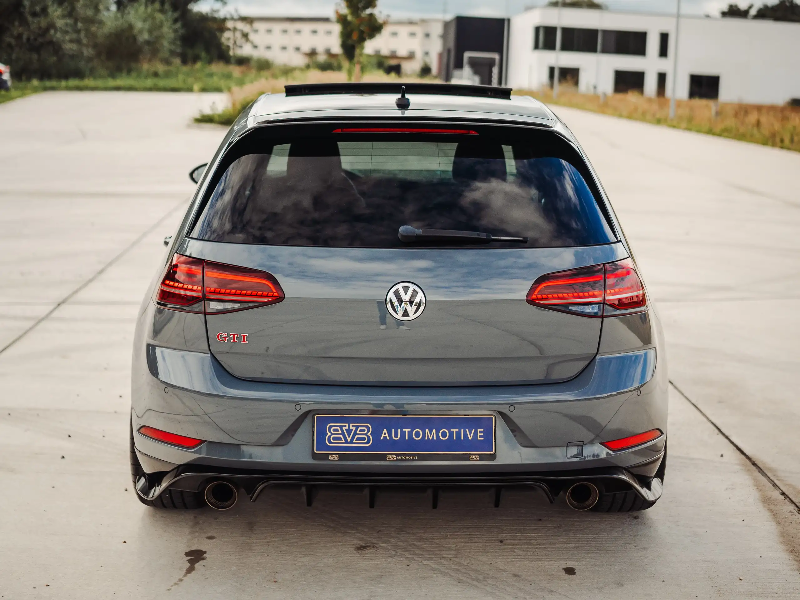 Volkswagen - Golf GTI