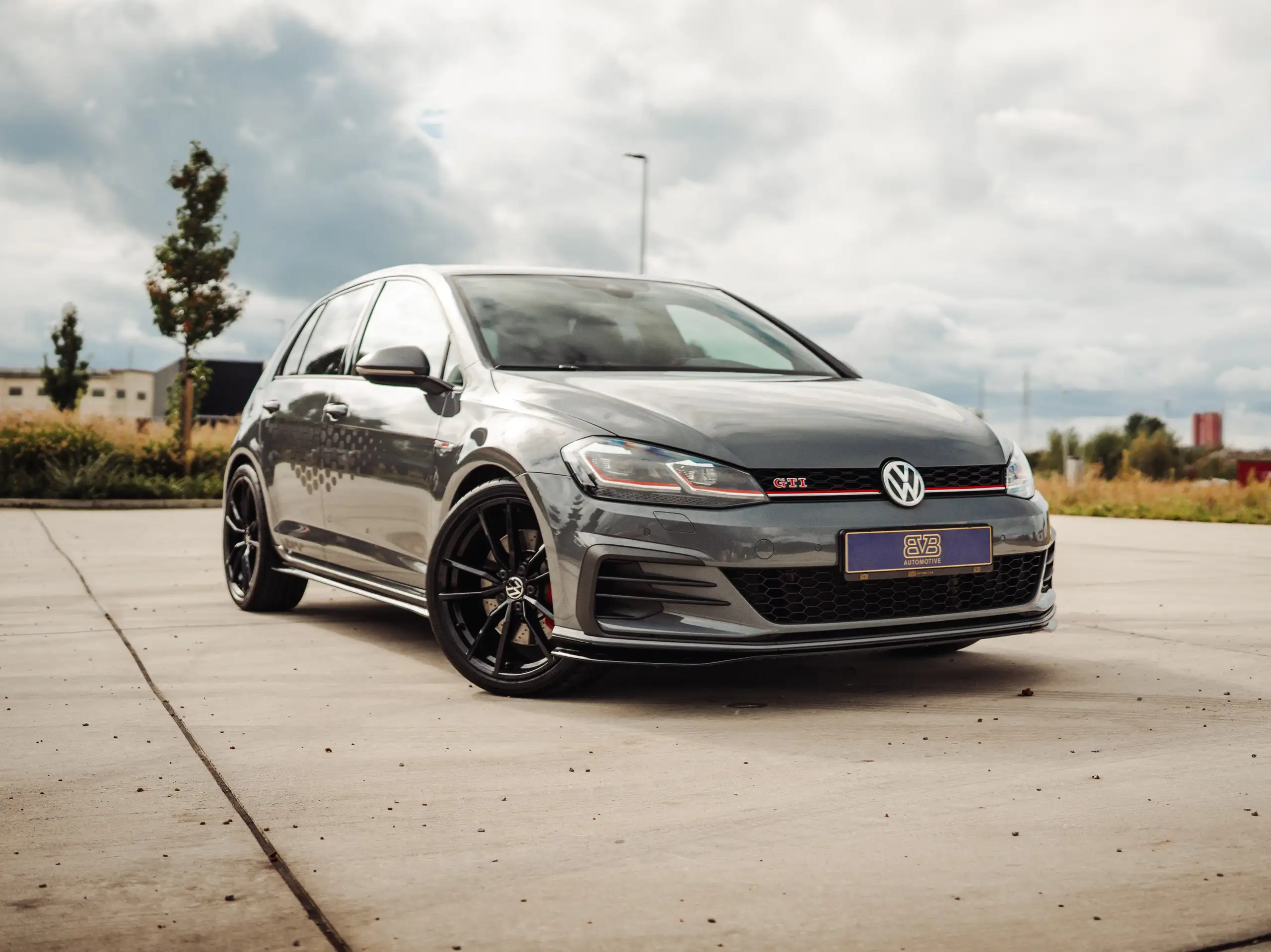 Volkswagen - Golf GTI