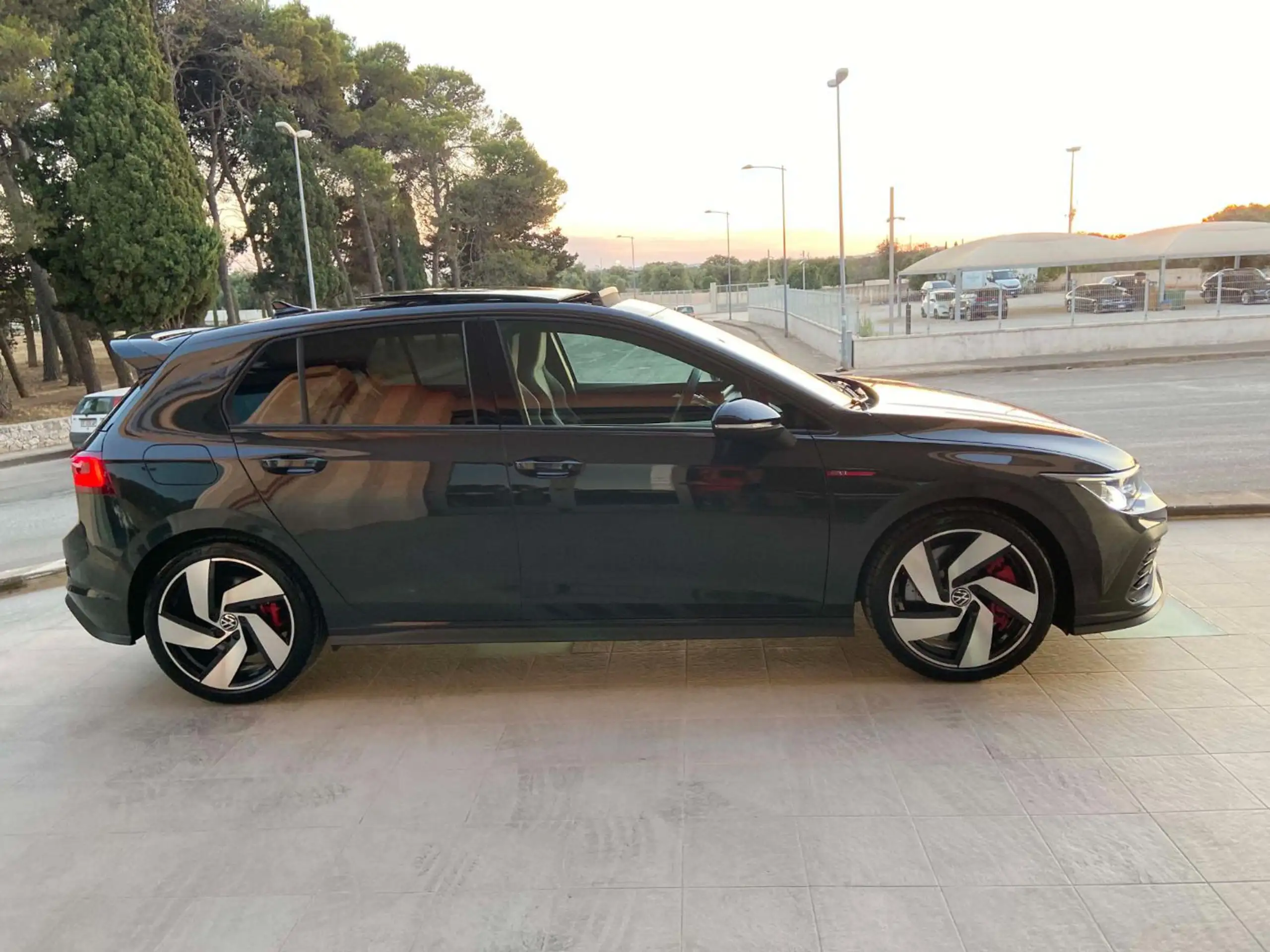 Volkswagen - Golf GTI