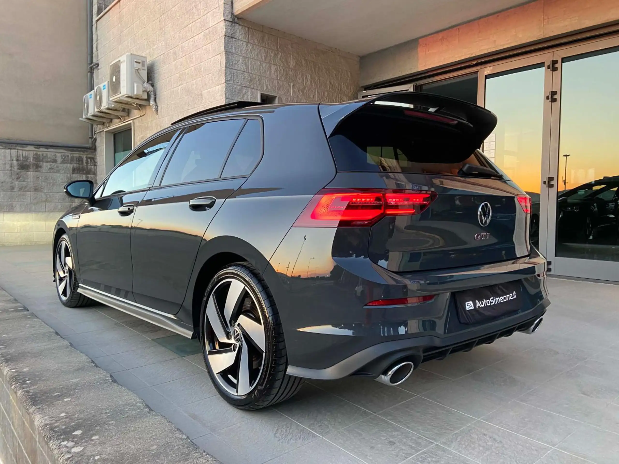 Volkswagen - Golf GTI