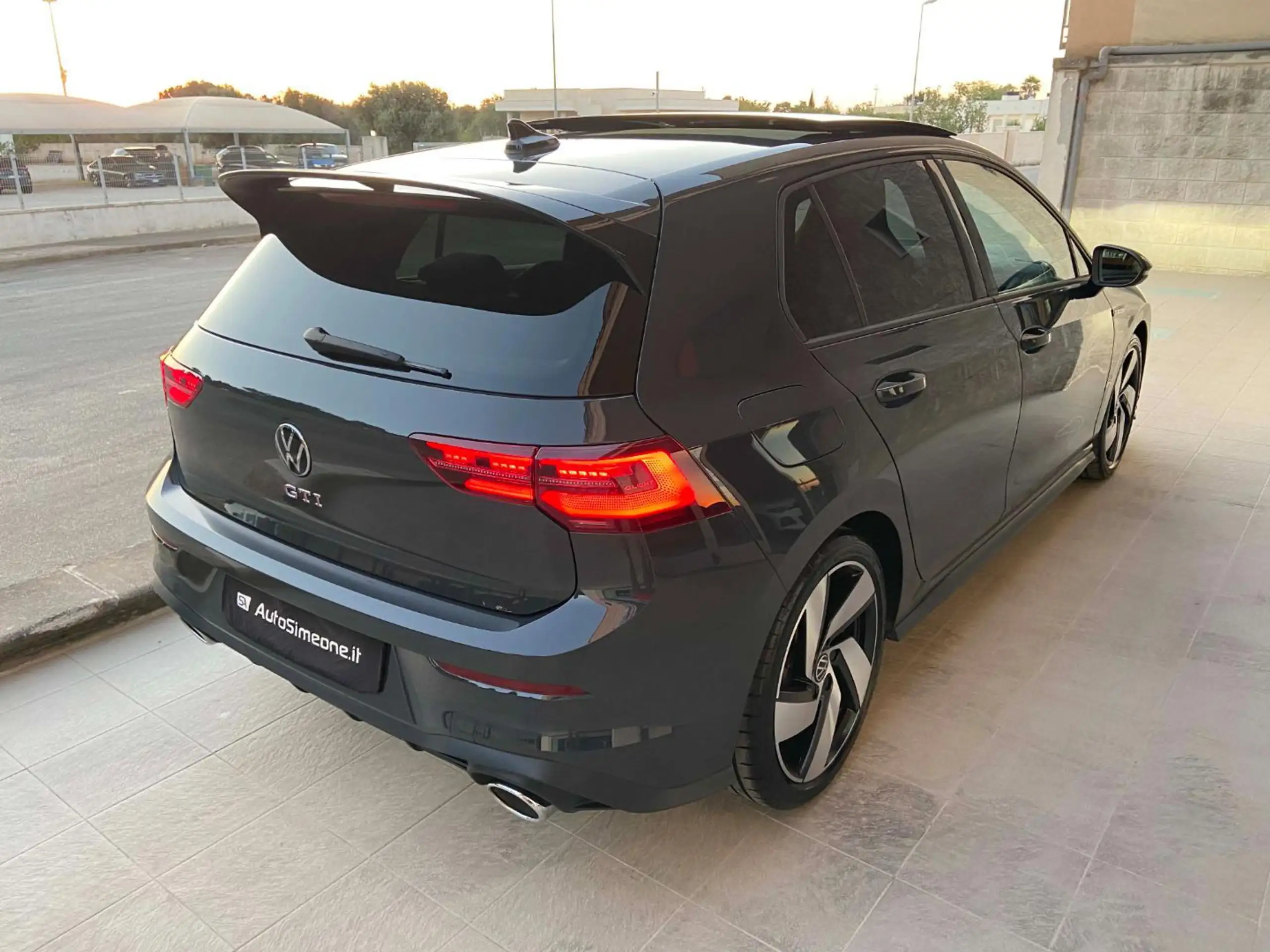 Volkswagen - Golf GTI