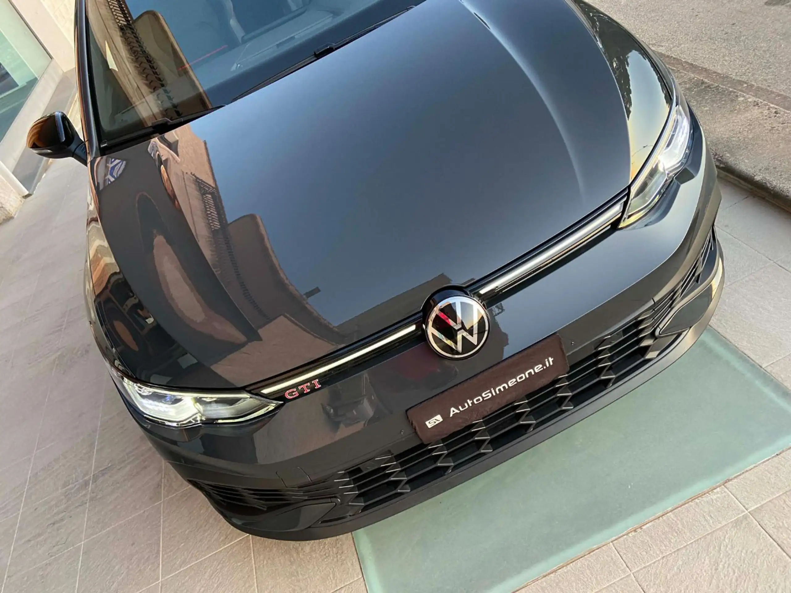 Volkswagen - Golf GTI