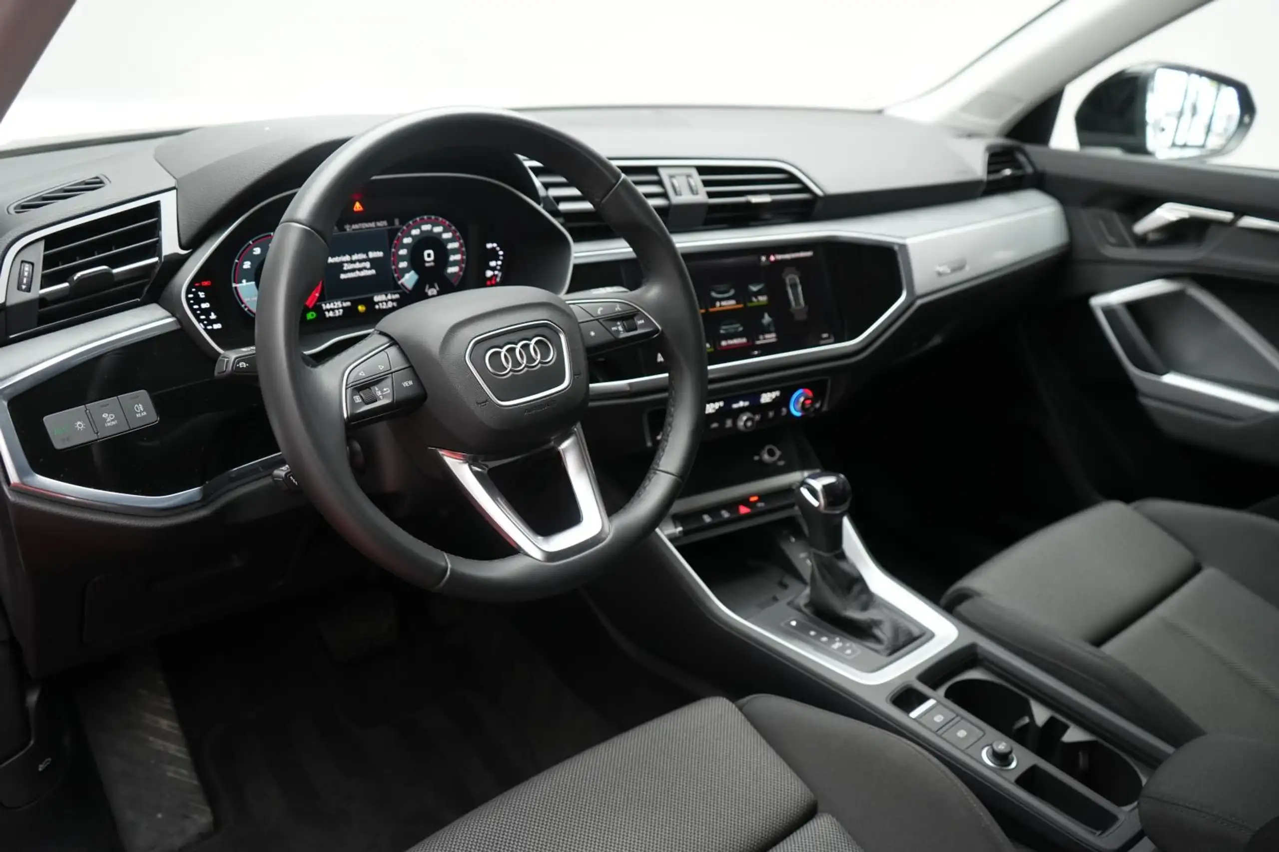 Audi - Q3