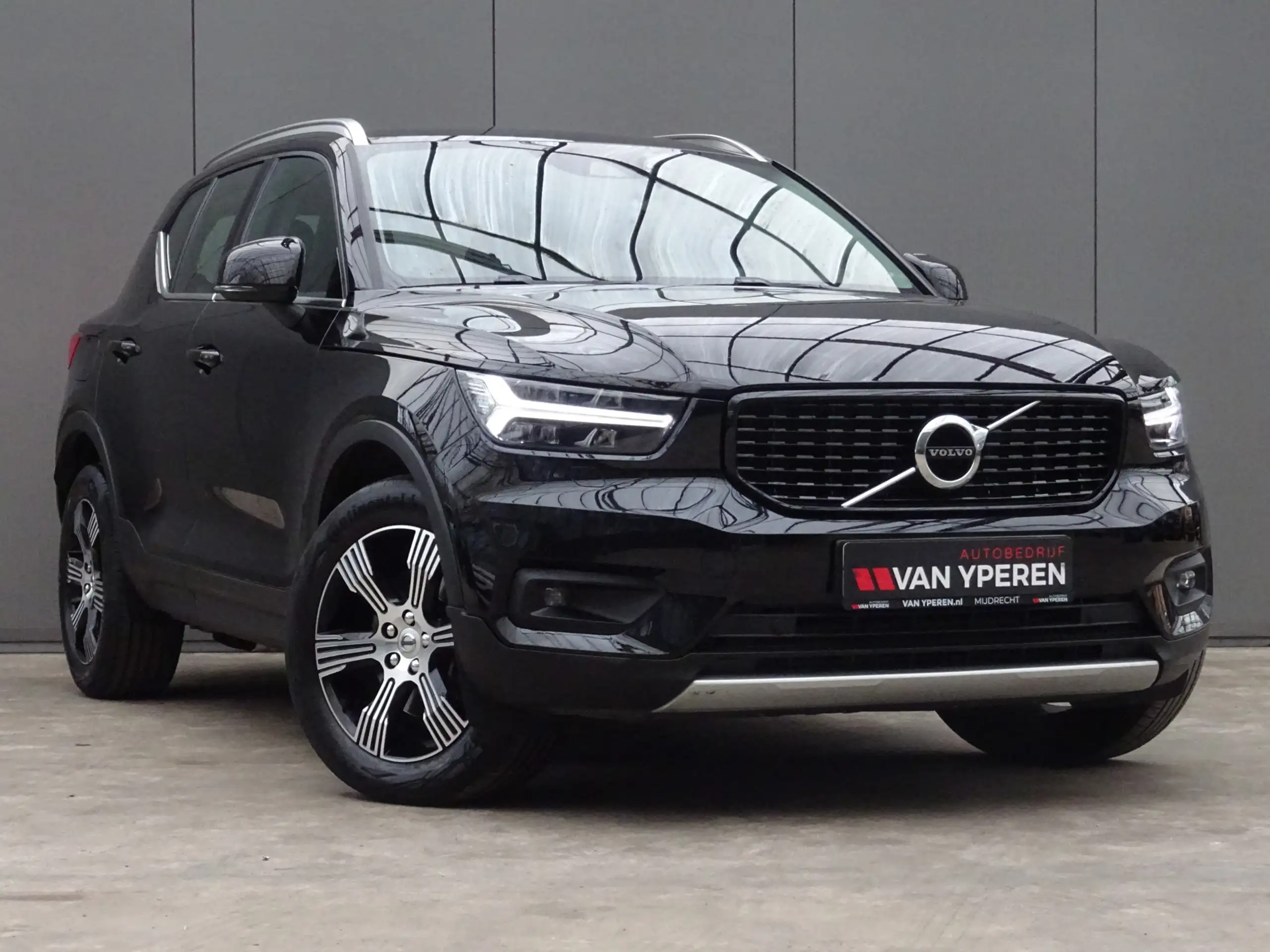 Volvo - XC40