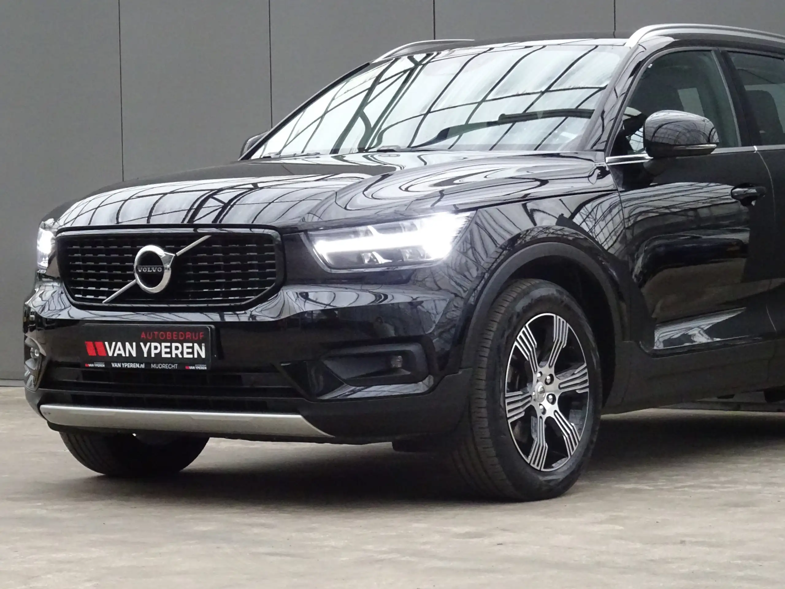 Volvo - XC40