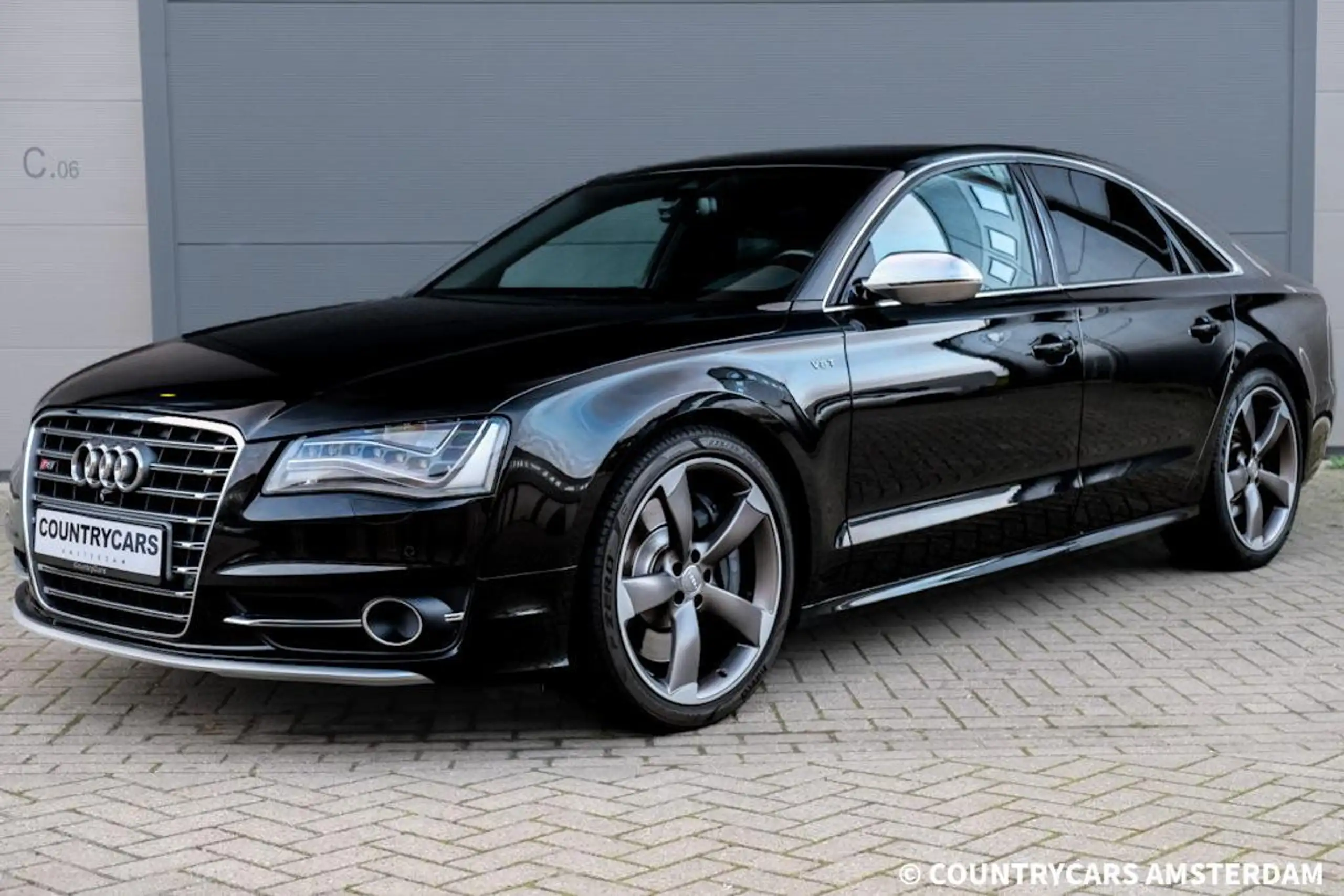 Audi - S8