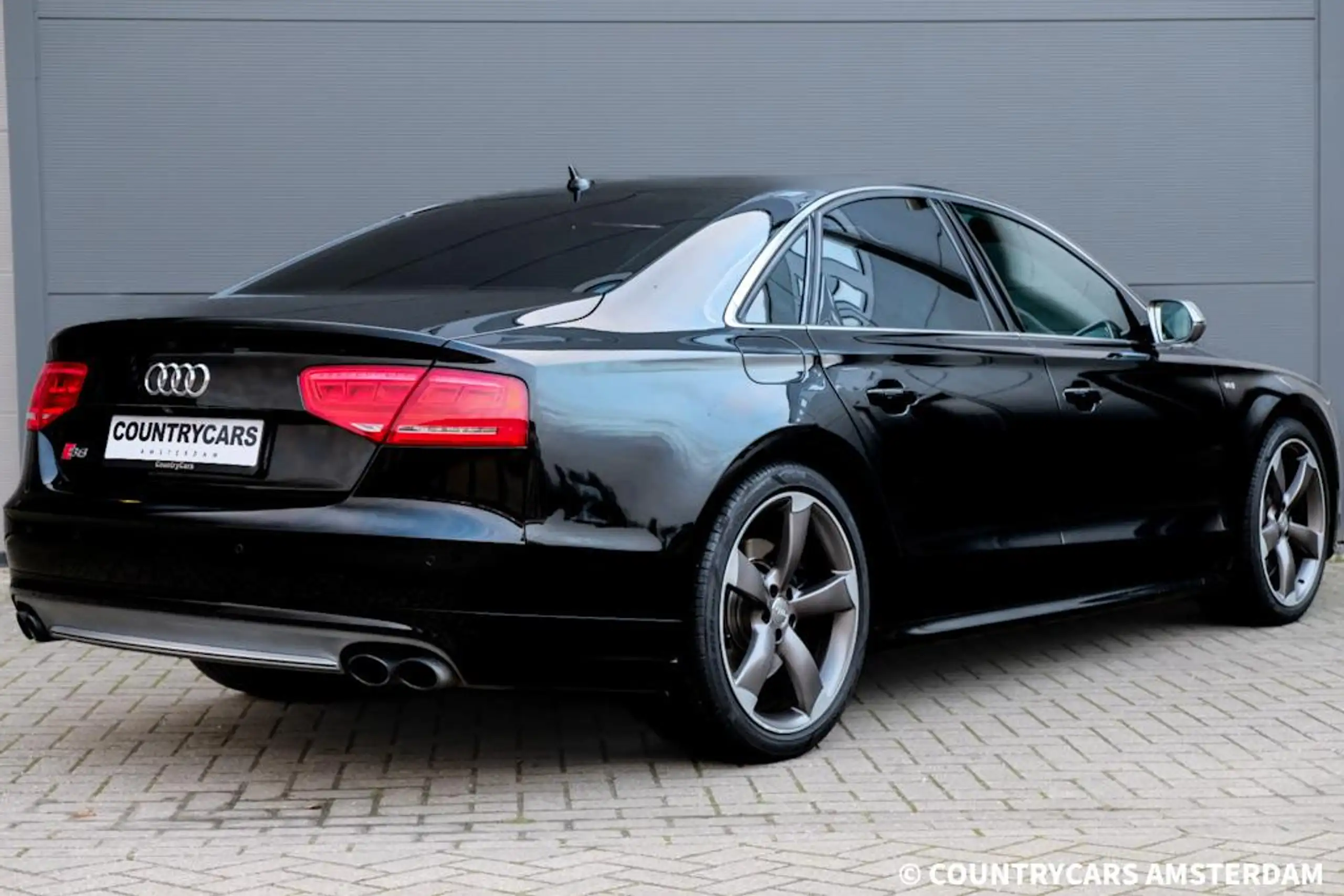 Audi - S8