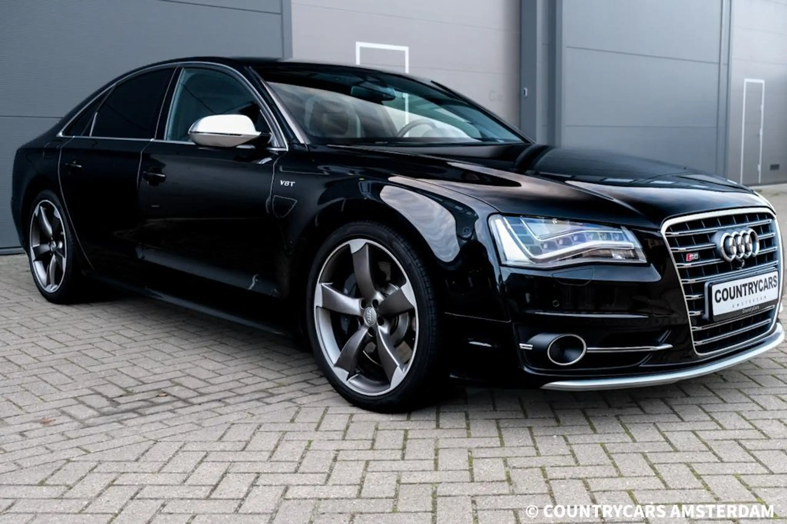 Audi - S8