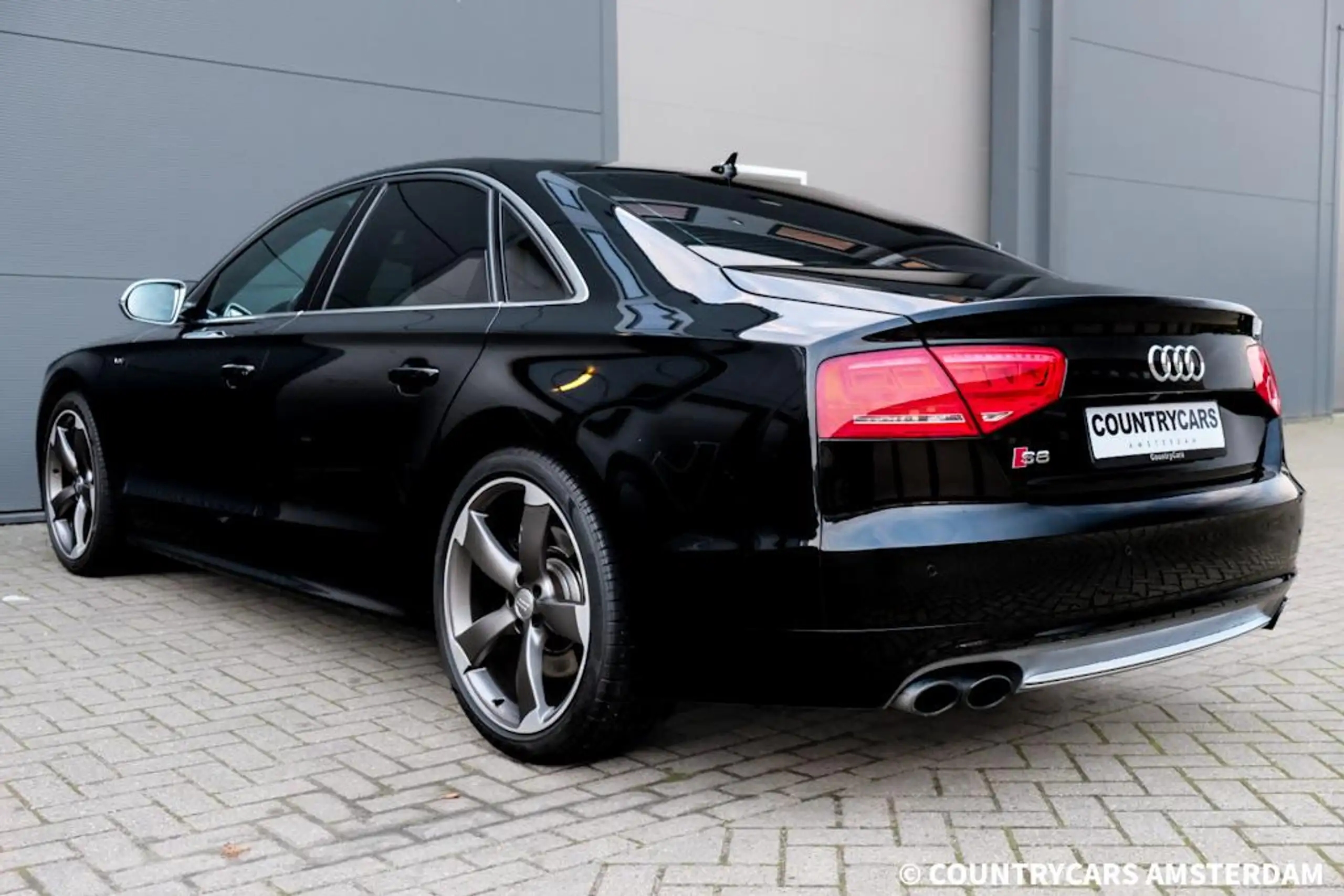 Audi - S8