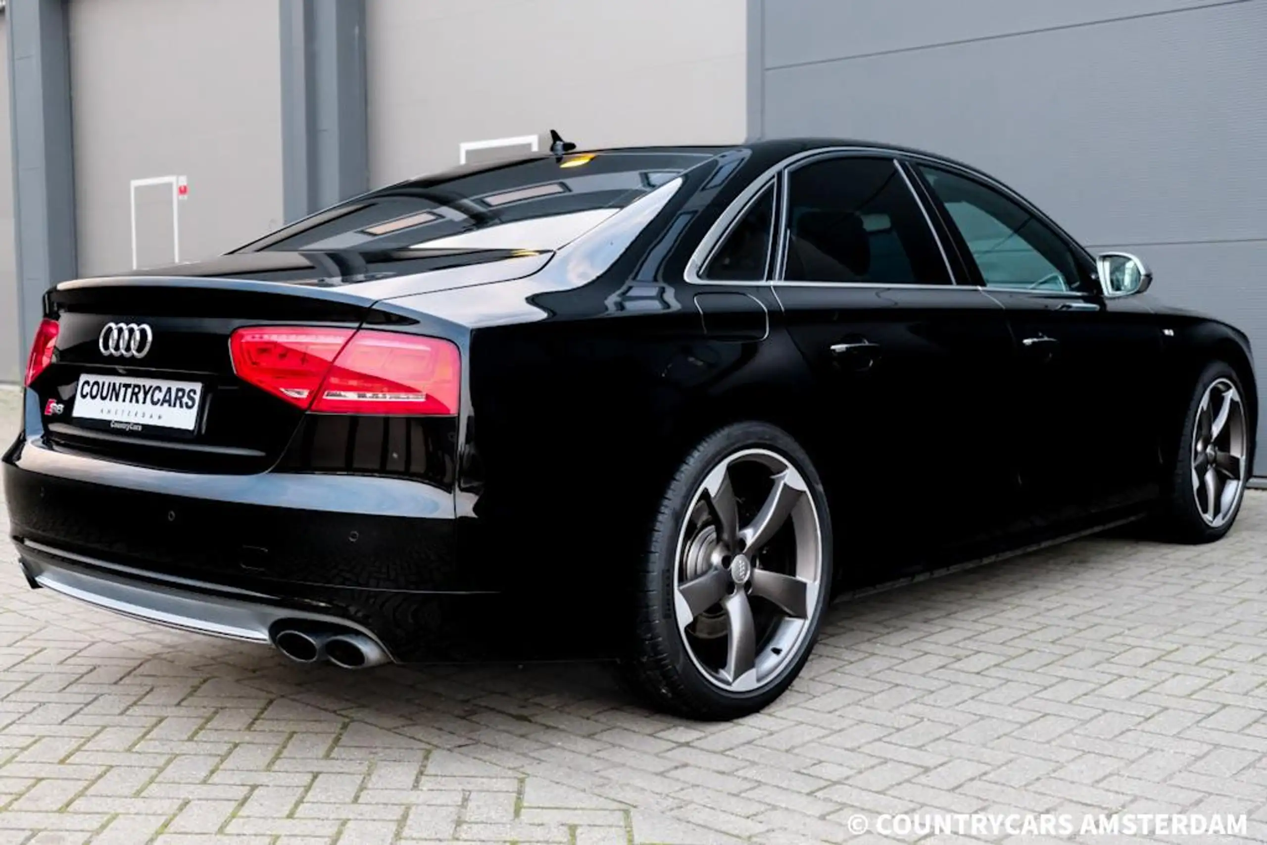 Audi - S8