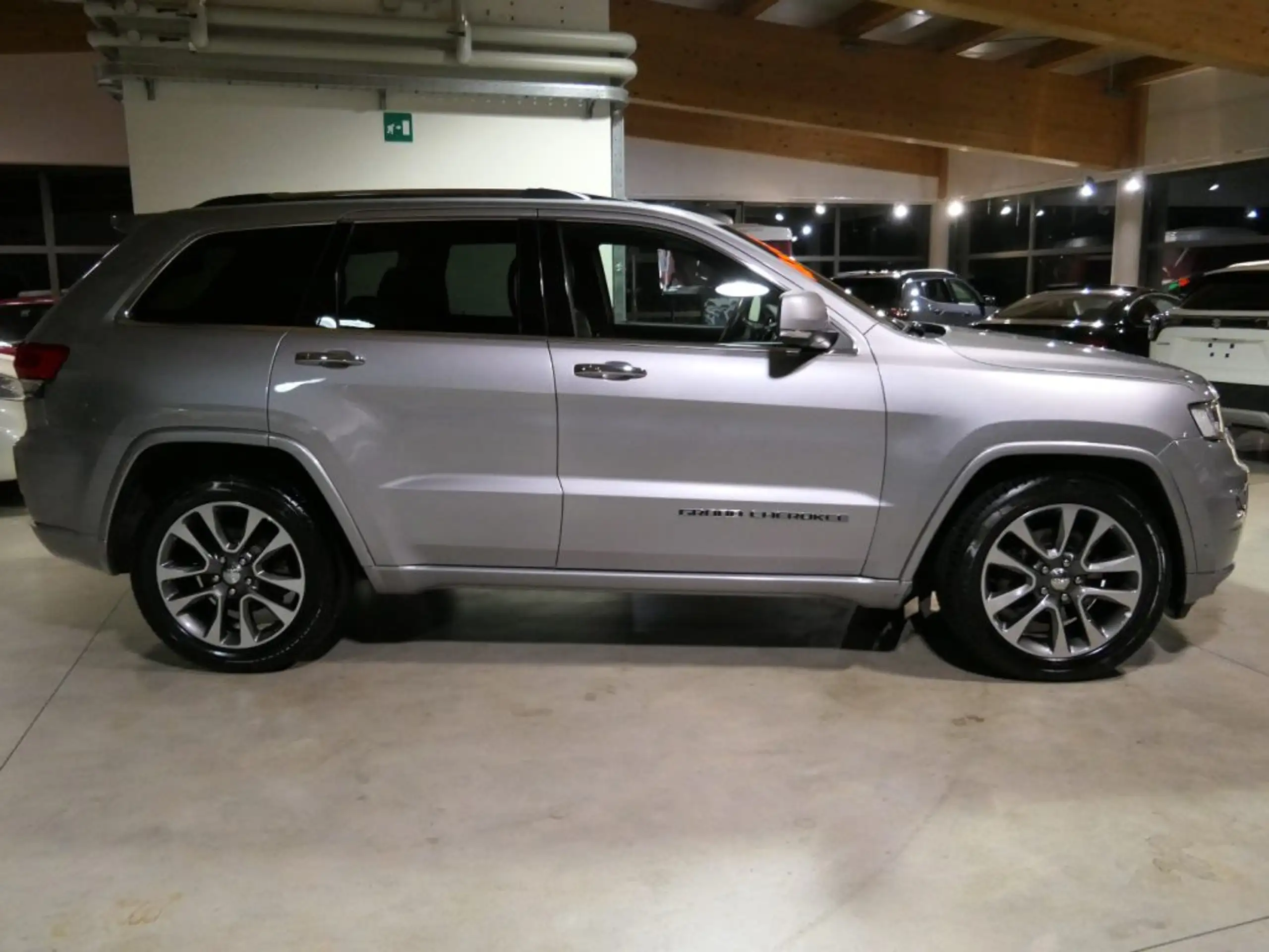 Jeep - Grand Cherokee