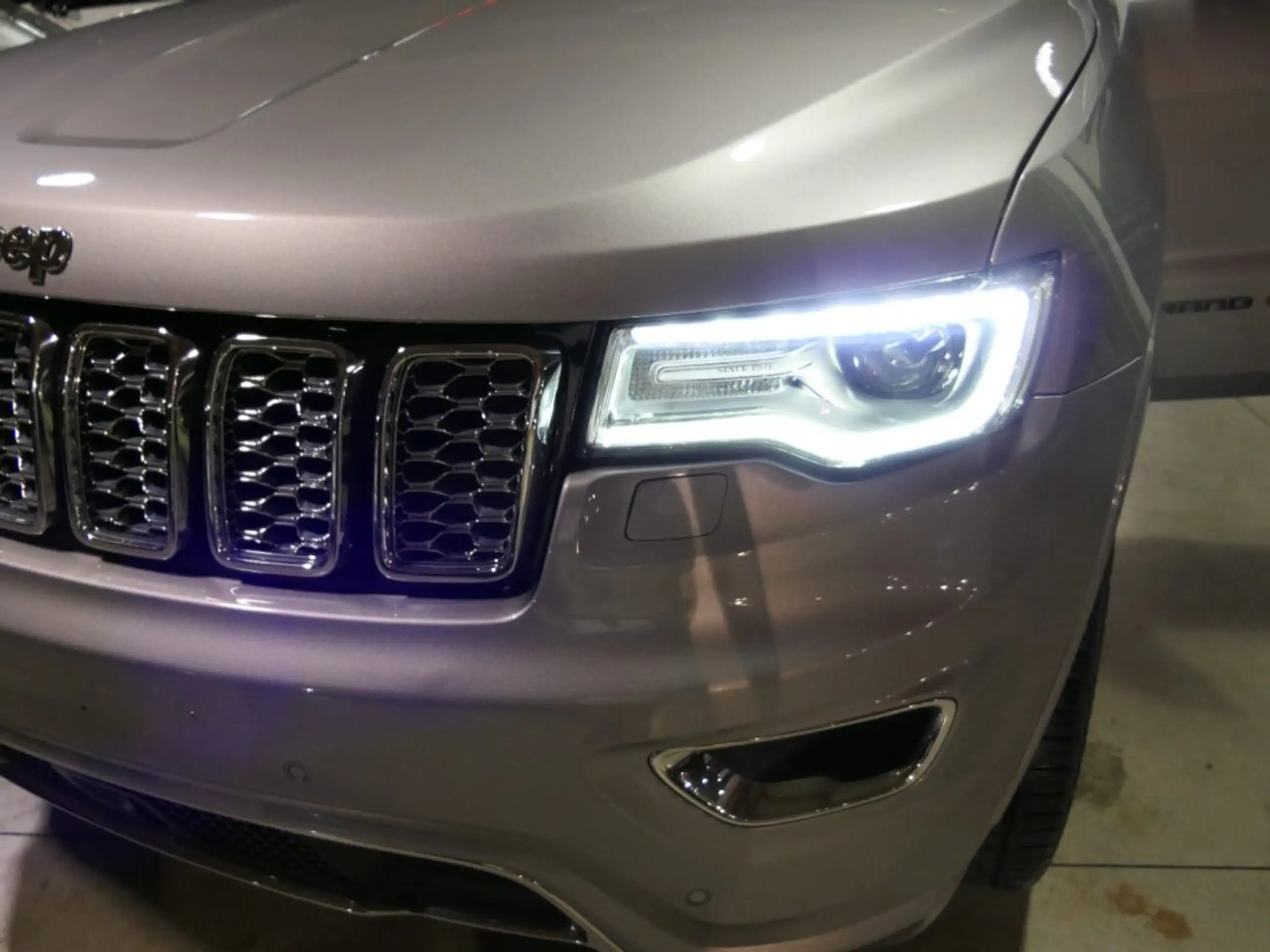 Jeep - Grand Cherokee