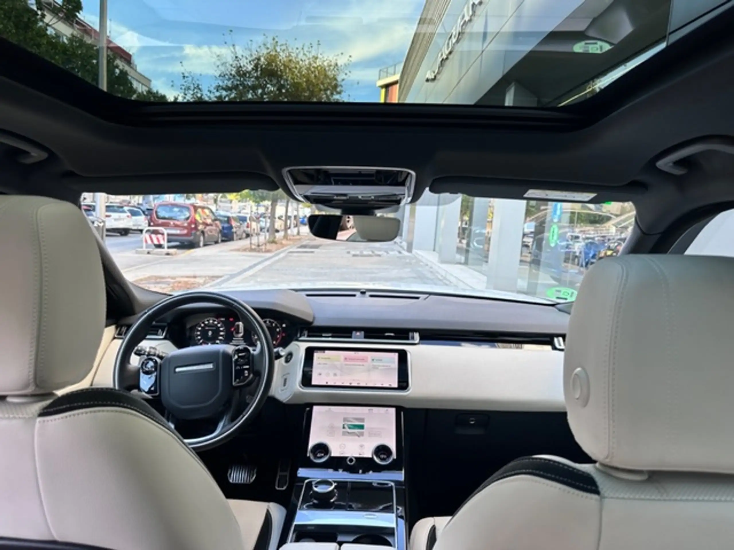 Land Rover - Range Rover Velar