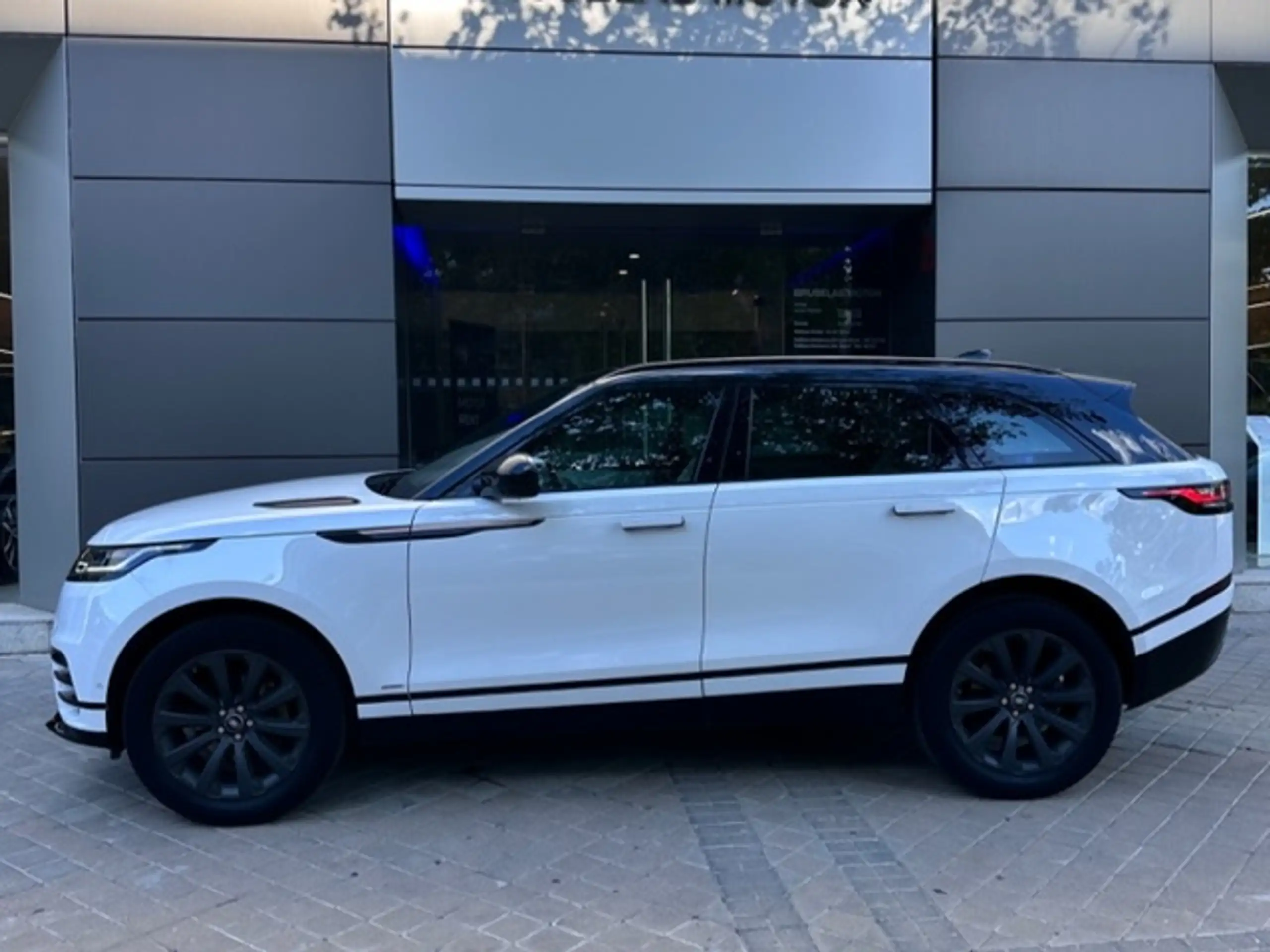 Land Rover - Range Rover Velar