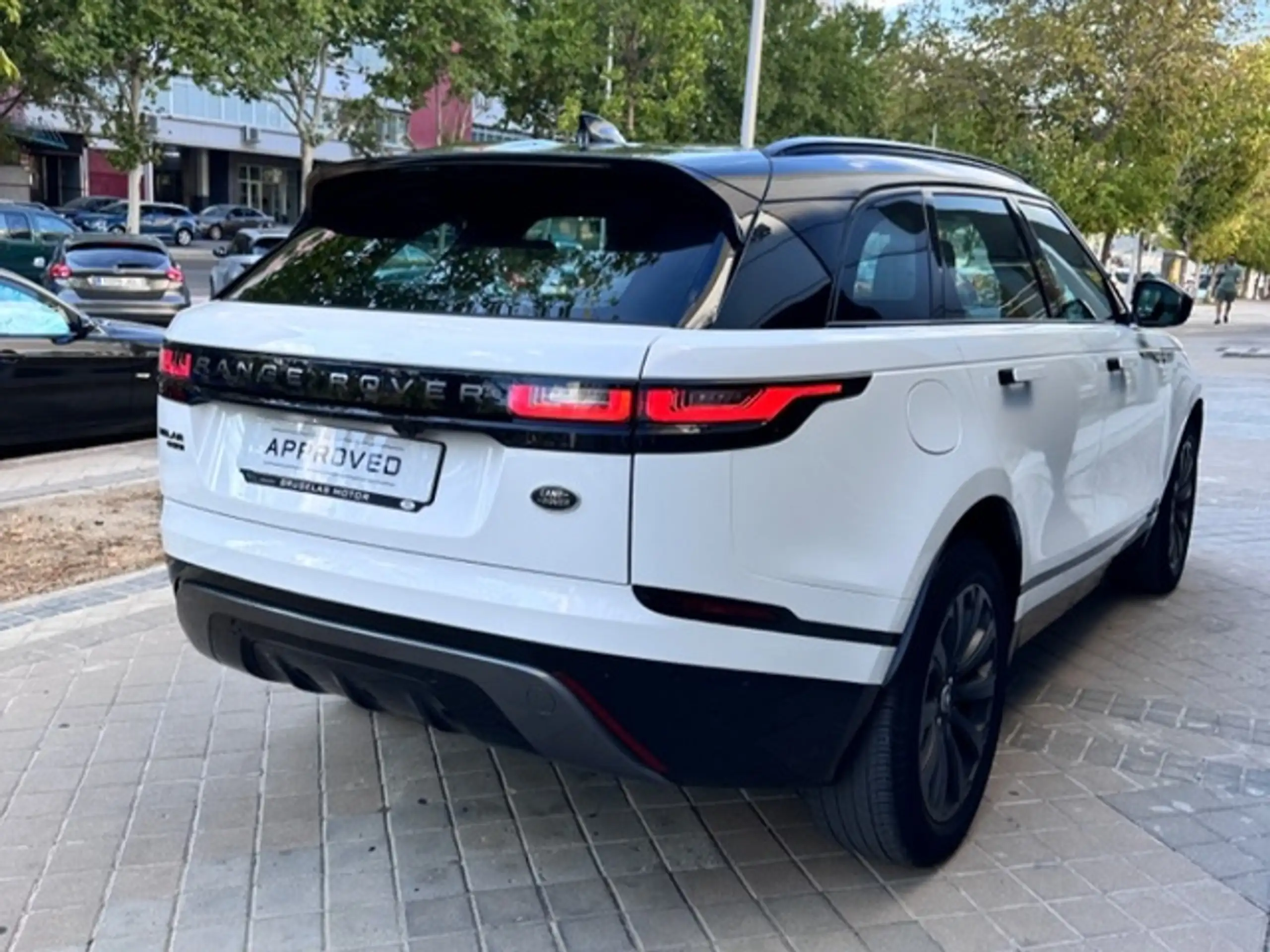 Land Rover - Range Rover Velar