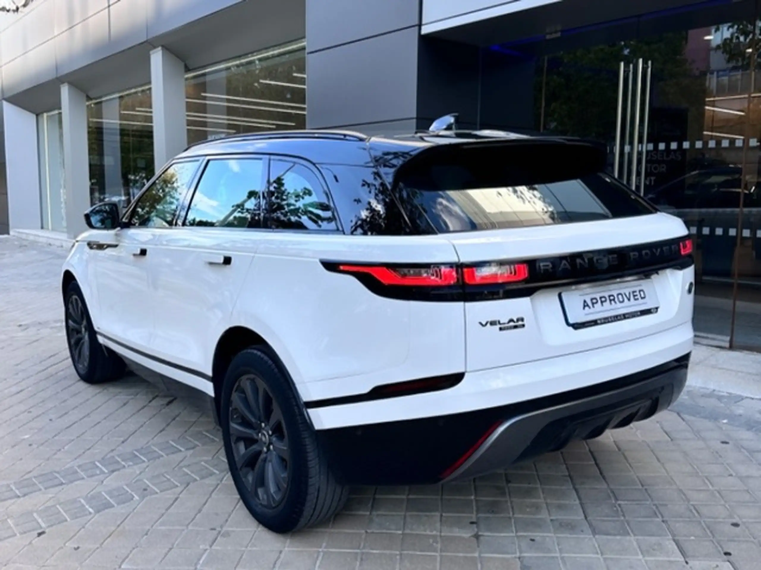 Land Rover - Range Rover Velar