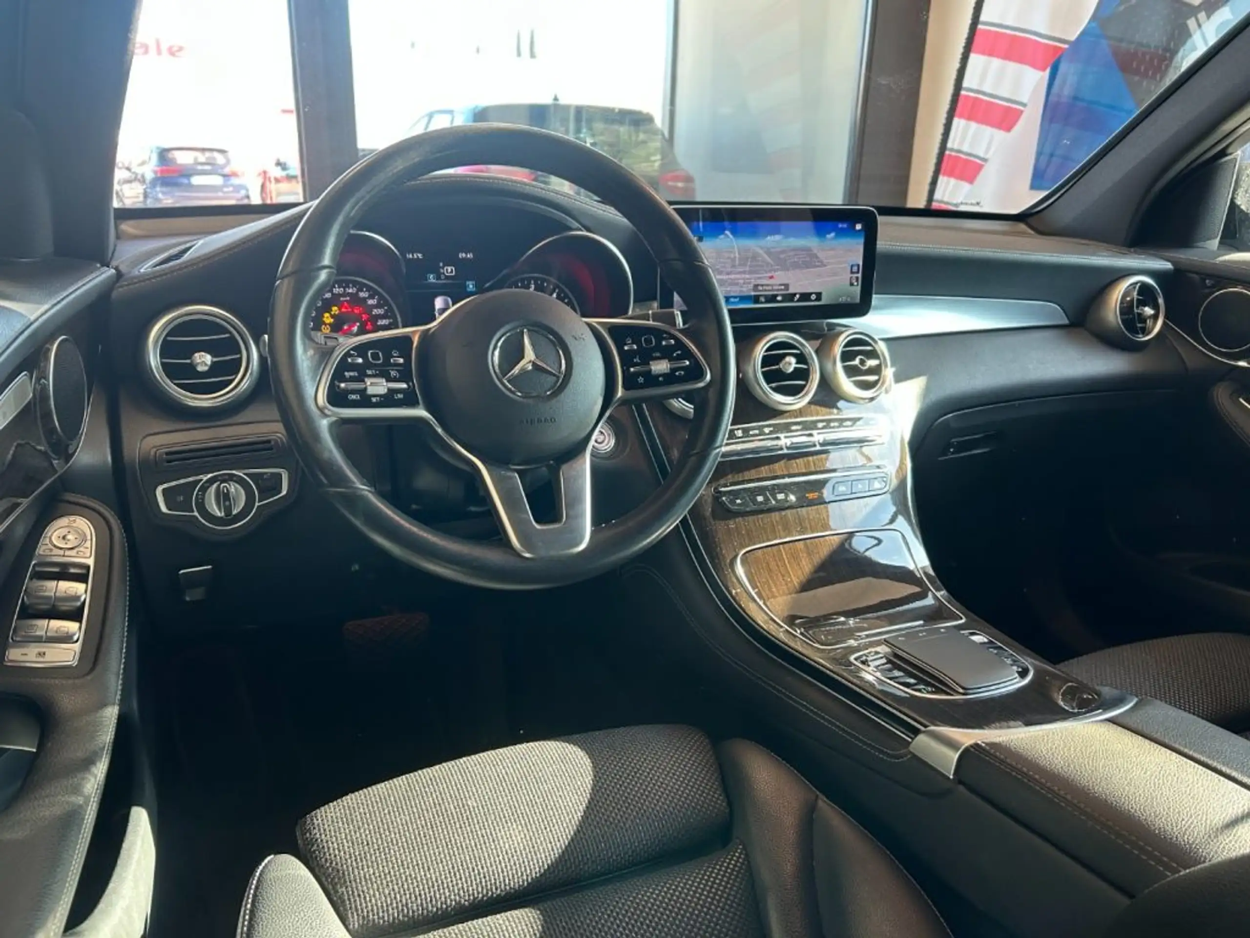 Mercedes-Benz - GLC 220