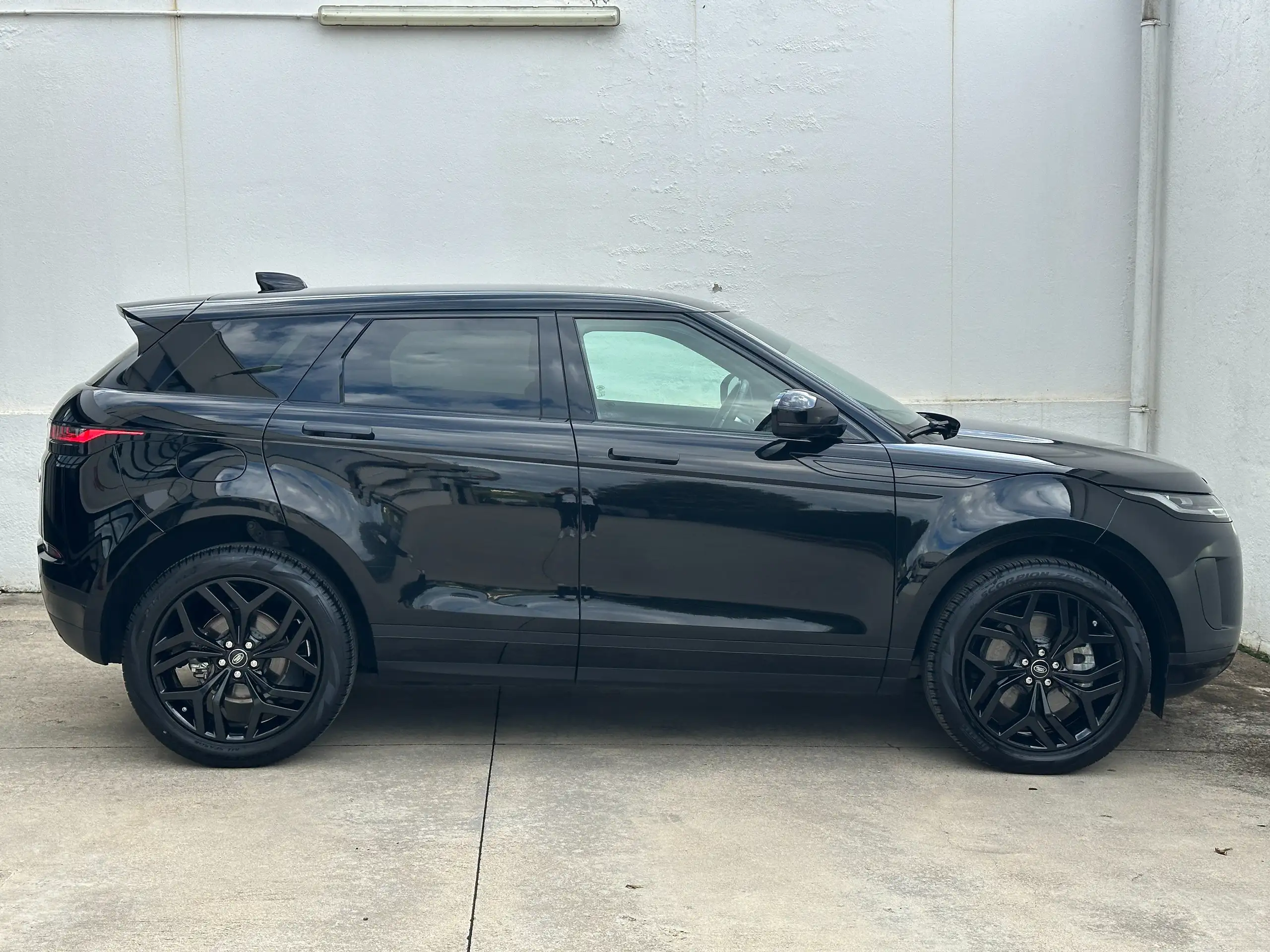 Land Rover - Range Rover Evoque