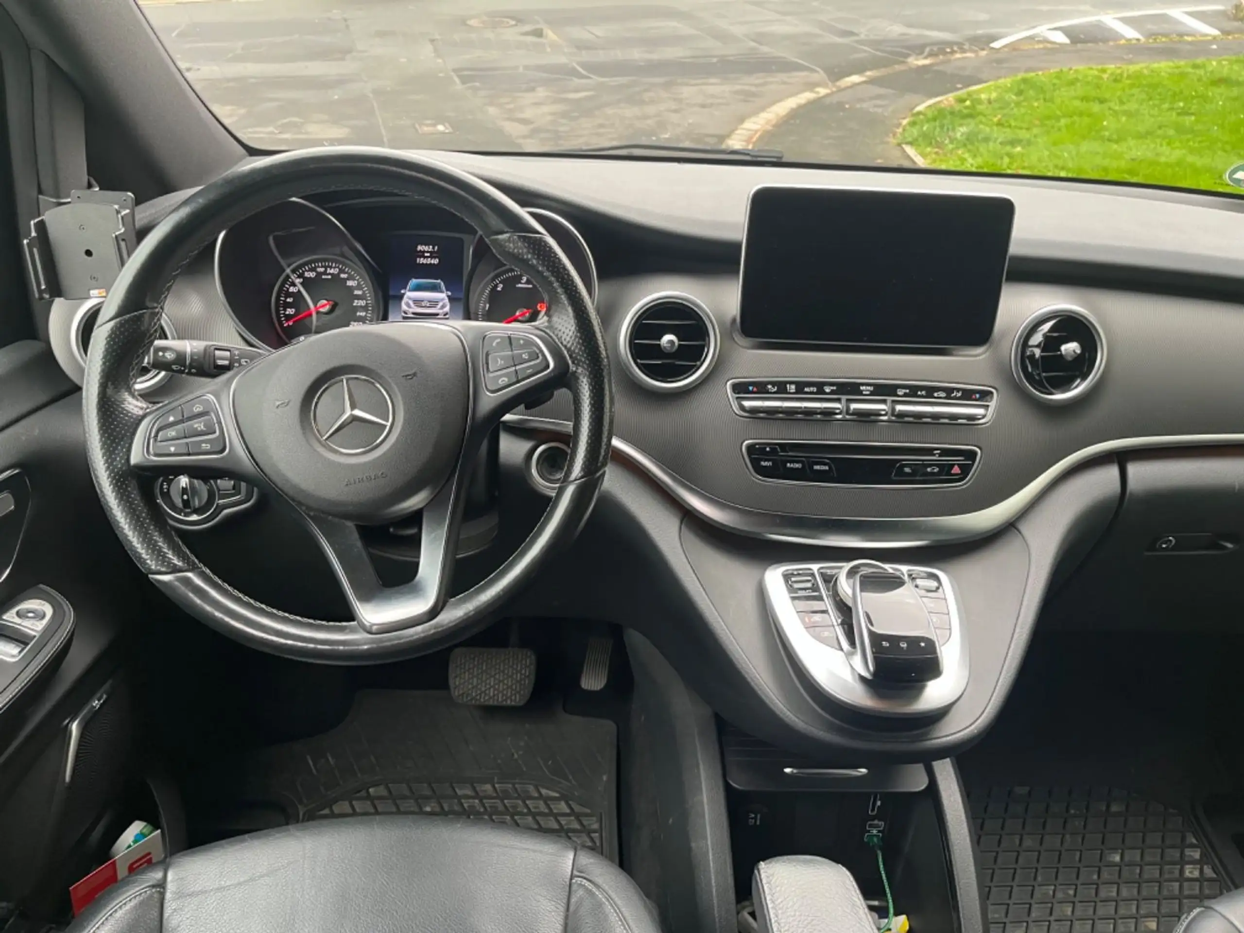 Mercedes-Benz - V 250