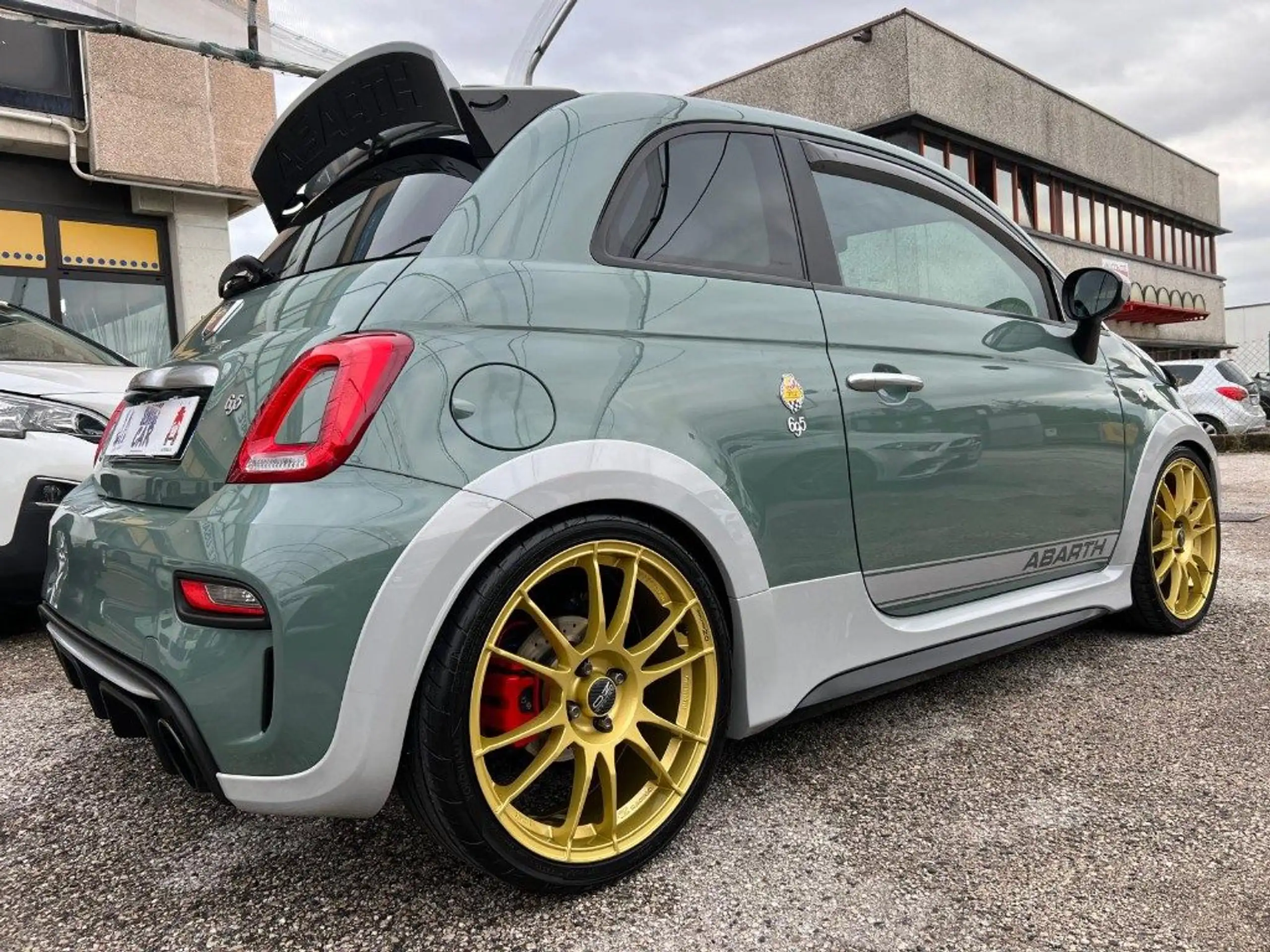 Abarth - 695