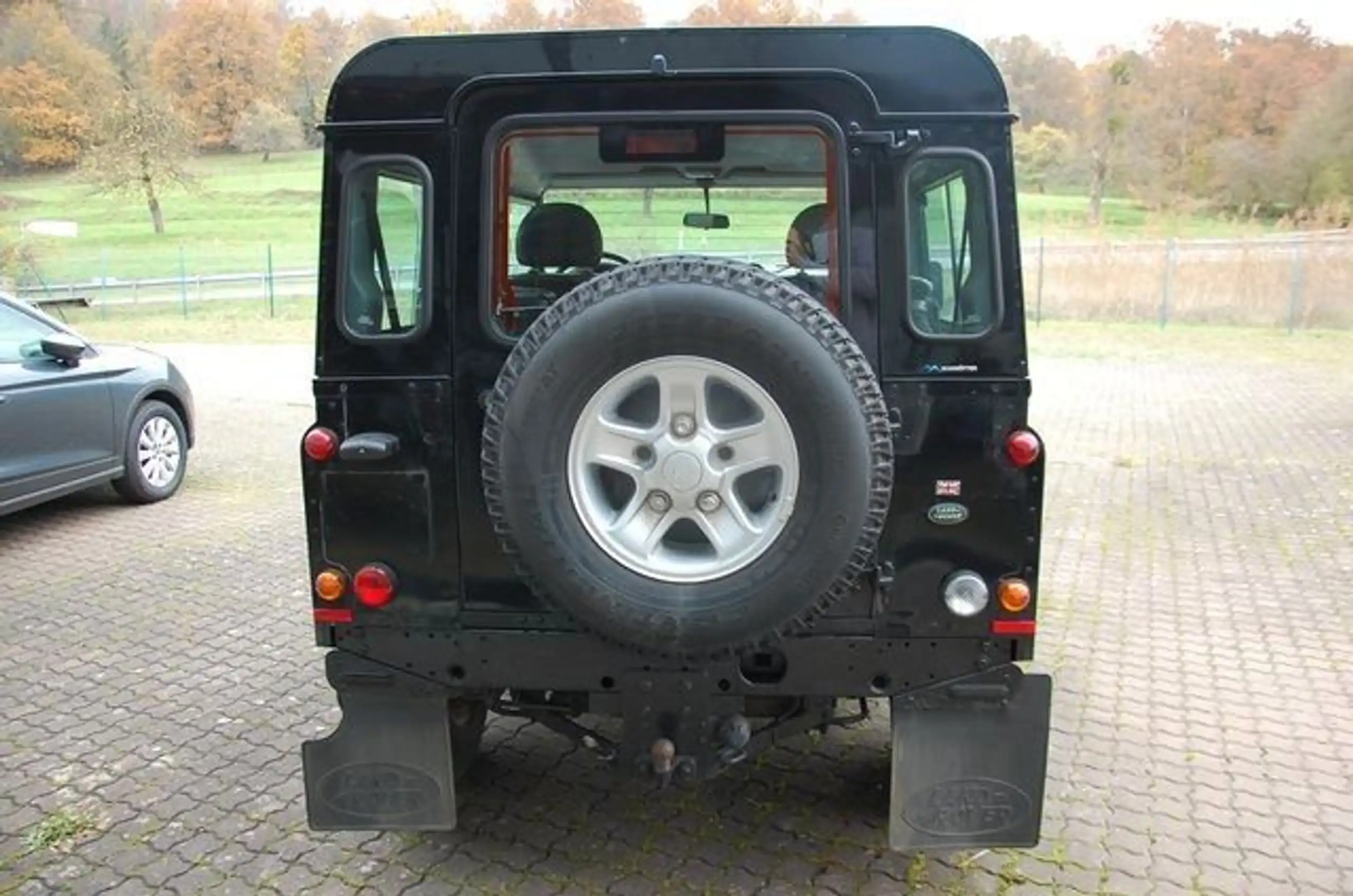 Land Rover - Defender